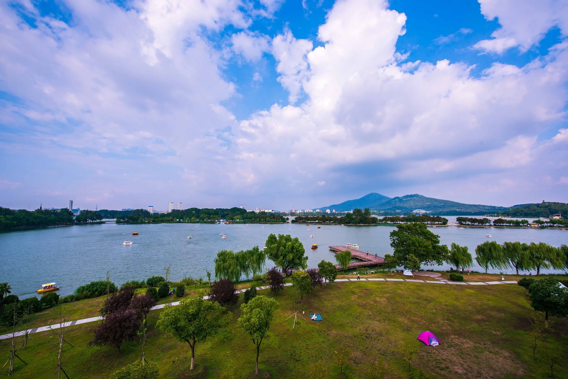 地点:象湖风景区坐落在江西省南昌城区西南