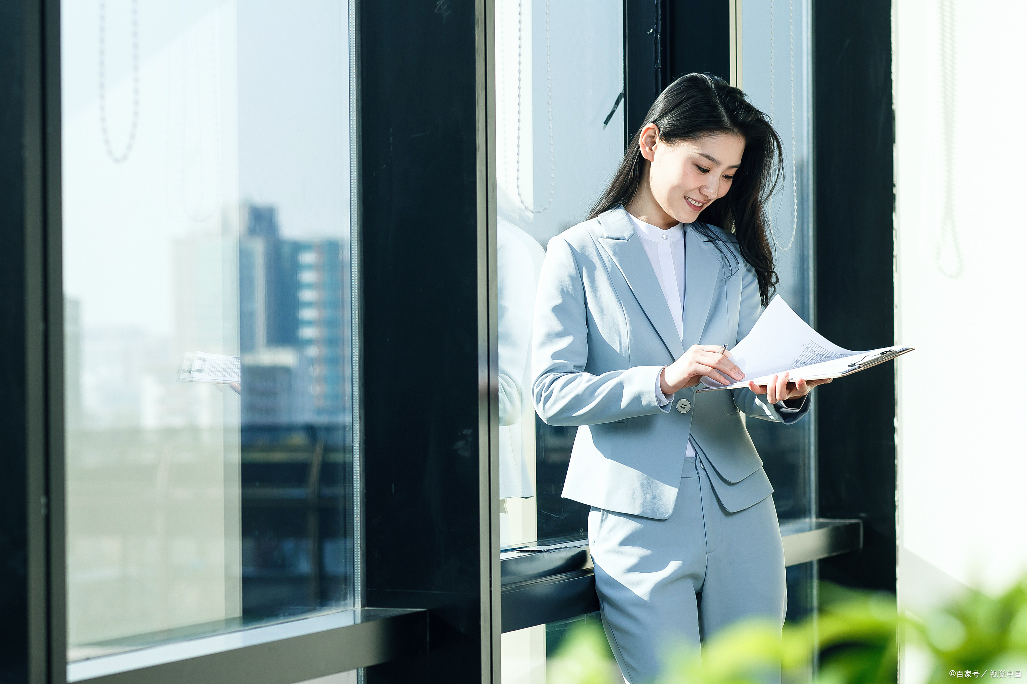 首先,我们需要认识到职场不公的存在,并且不要忍气吞声.