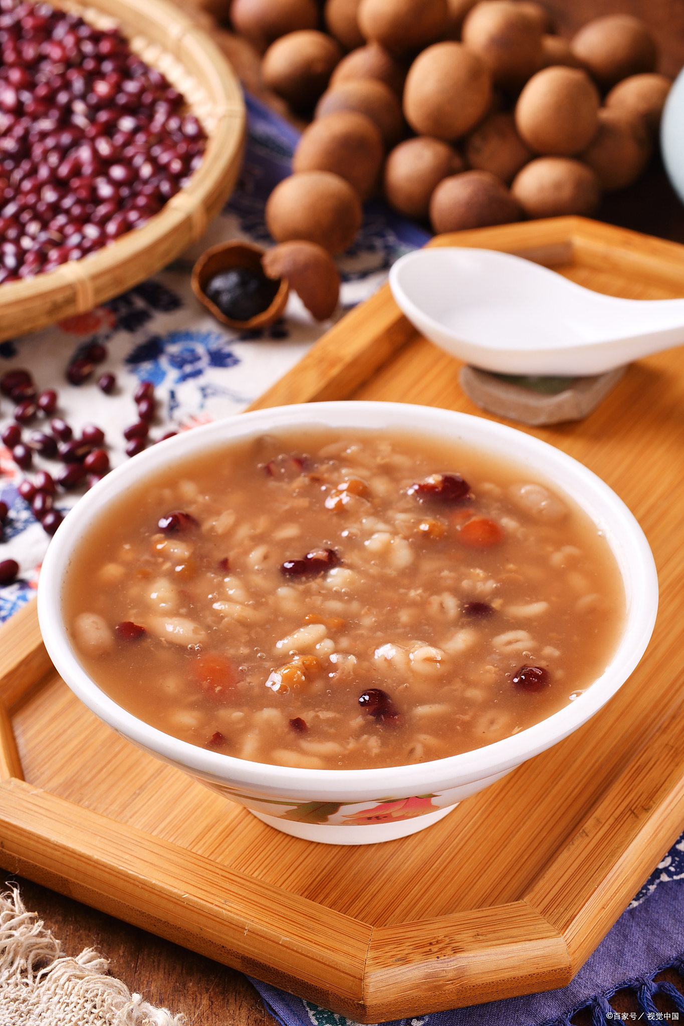 美味核桃粥材料:核桃仁50克,大米75克,冰糖适量