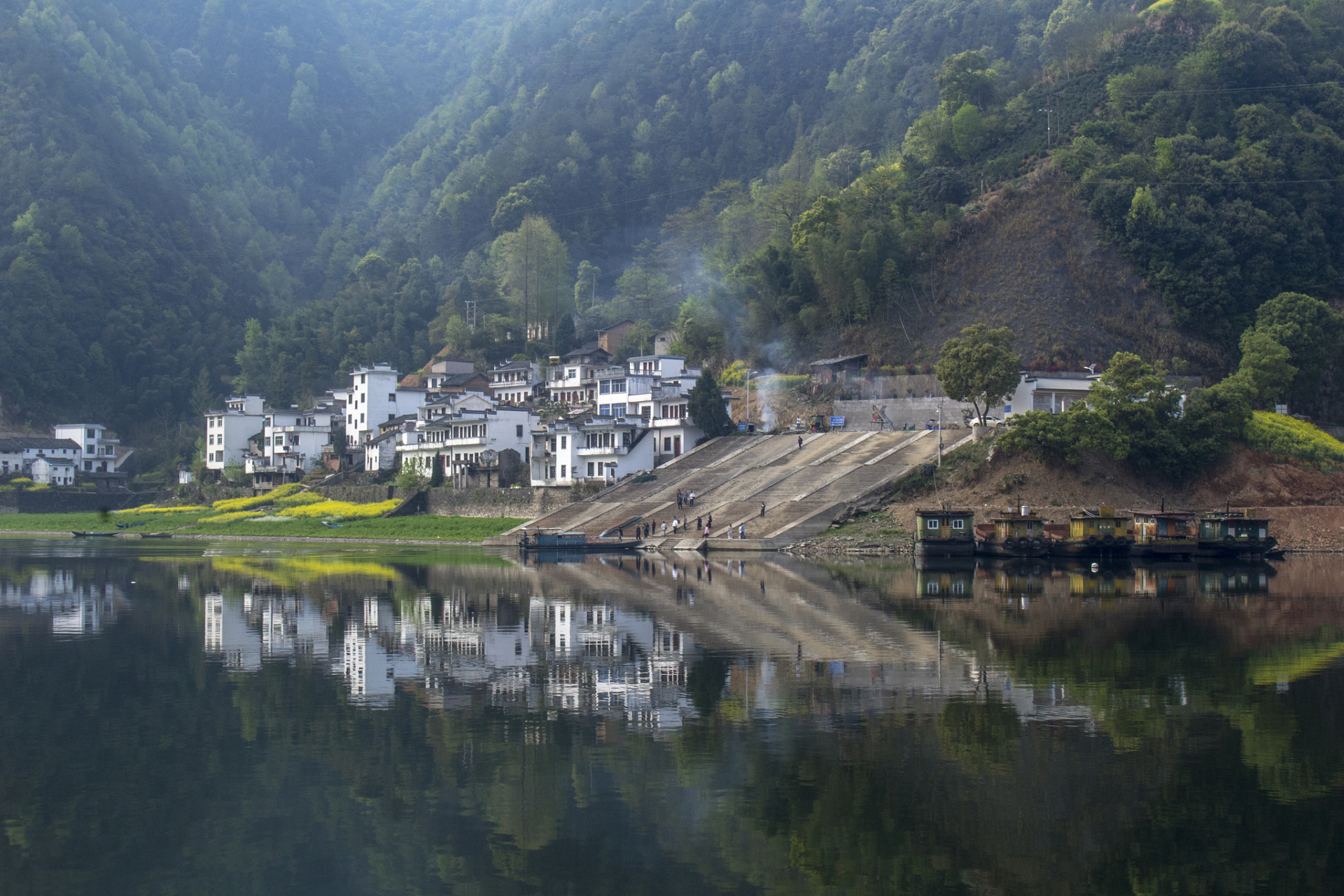 江村风景名胜区位于皖南山区旌德县城西南角15公里处,江村依山傍水,人