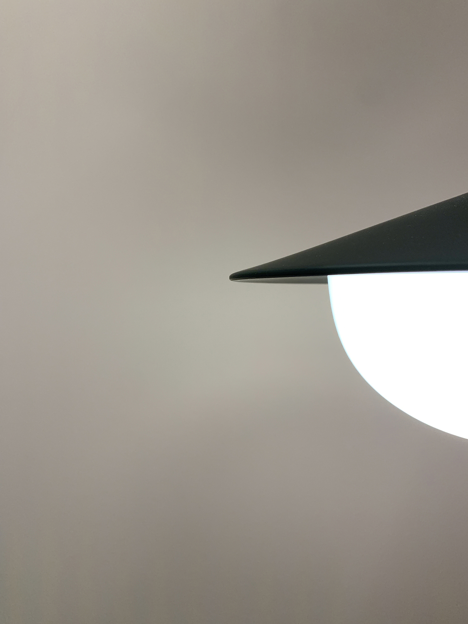 尽量统一干净,大面积留白也没关系,这样的极简风格能让照片更有格调