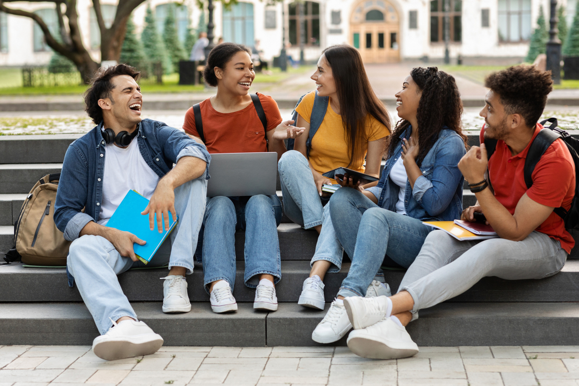 在大学,学习不是唯一,发掘兴趣,注重学习,多读书多旅行,锻炼身体,结交