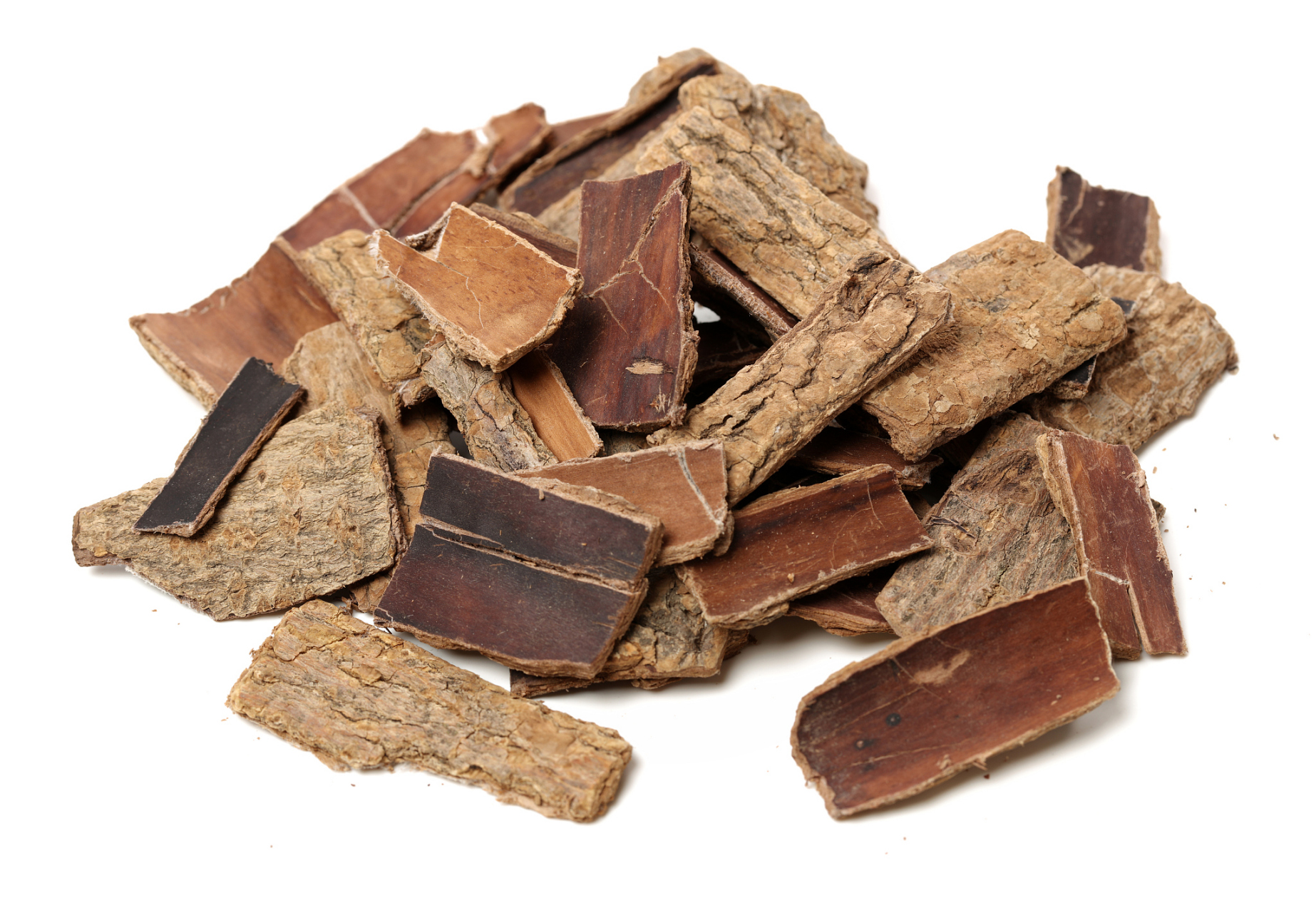 核桃去壳,取肉;杜仲洗净,沥干,用盐炒焦;鲟鱼肉洗净,入沸水锅中