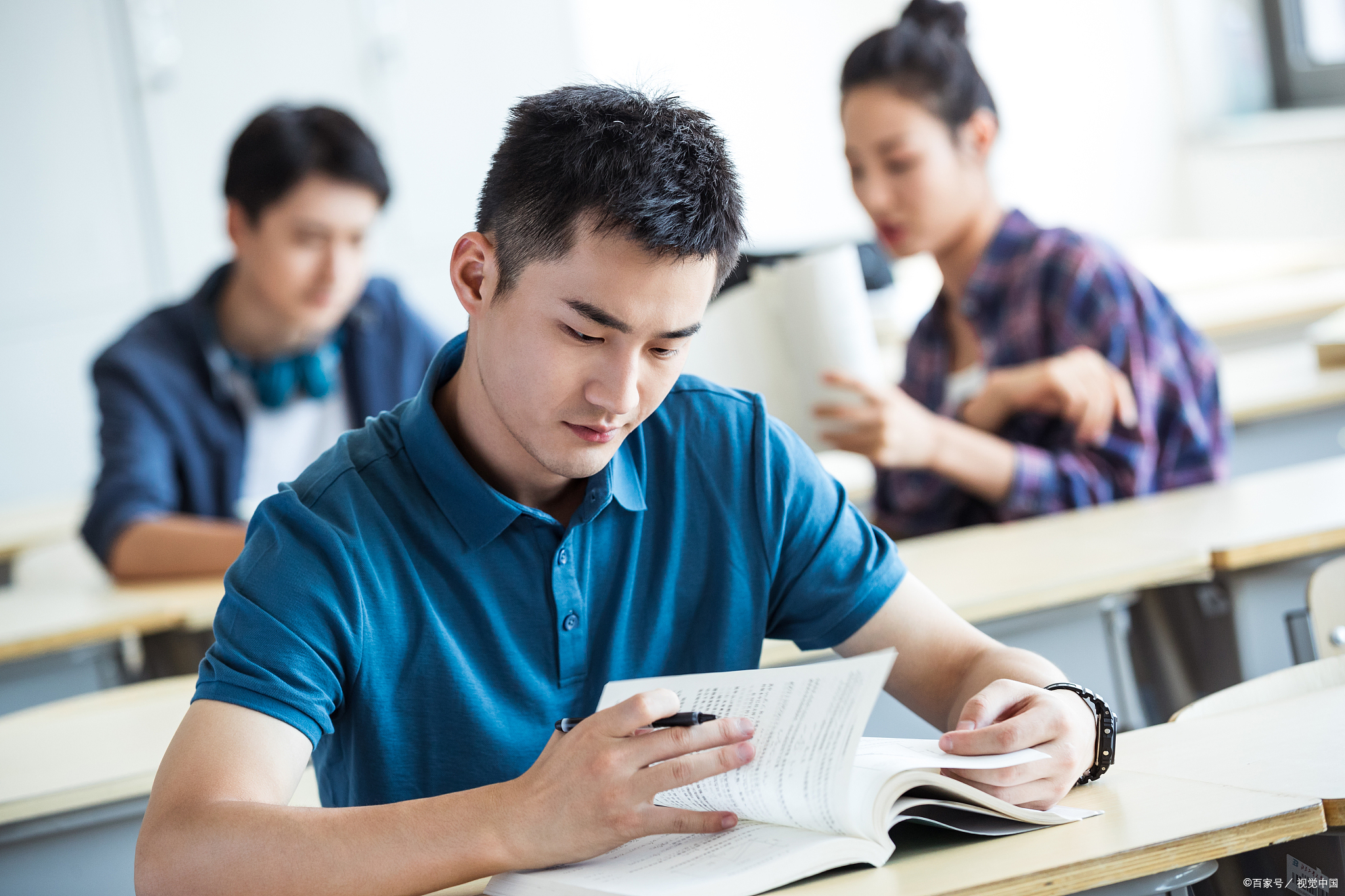 大学生活#知识校园 对于我们来说,学习应该是最重要的事情,椅为