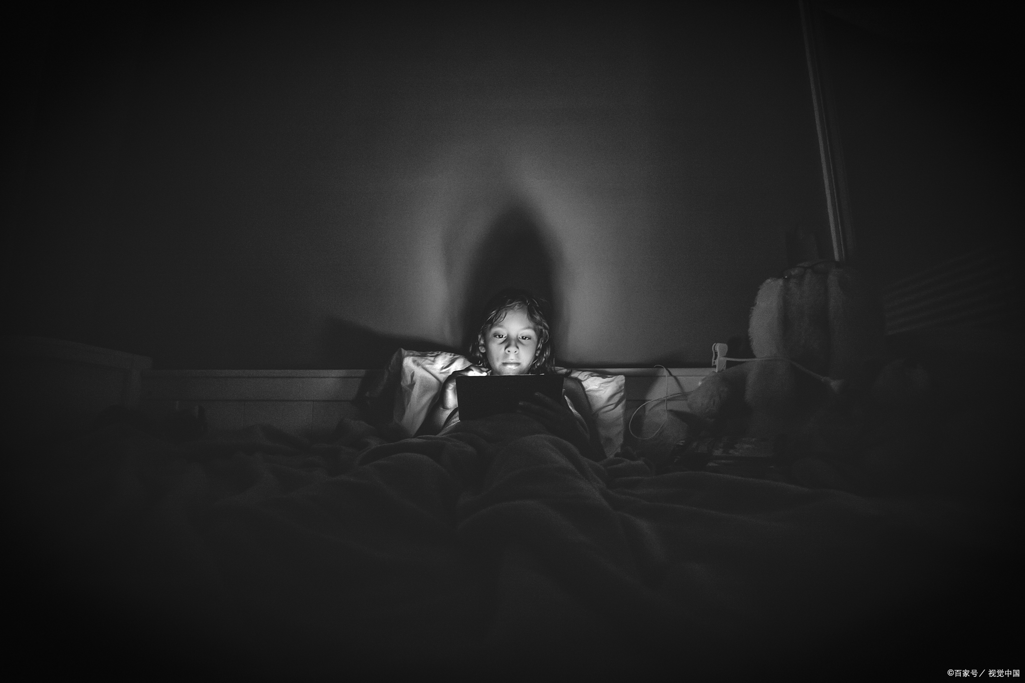 如何识别和应对青少年抑郁症的早期征兆?