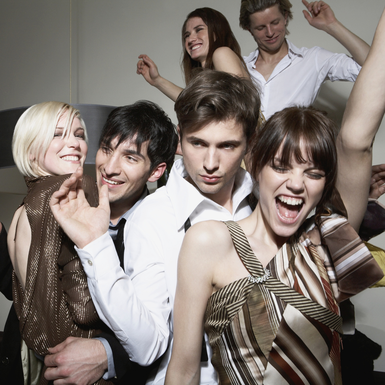 天才合照法,一个在社交媒体上爆火且充满趣味性的合照法!