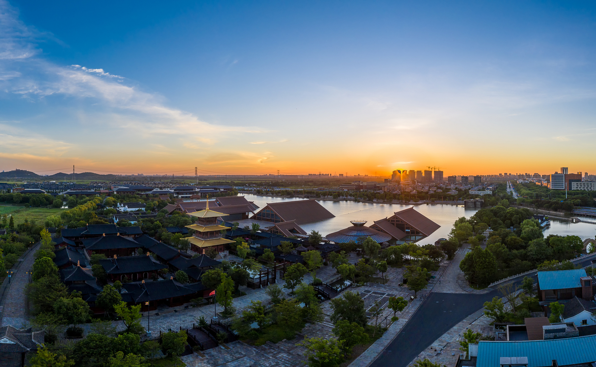 濮院时尚古镇#  濮院古镇隶属于浙江省嘉兴桐乡市,不仅是一个有着