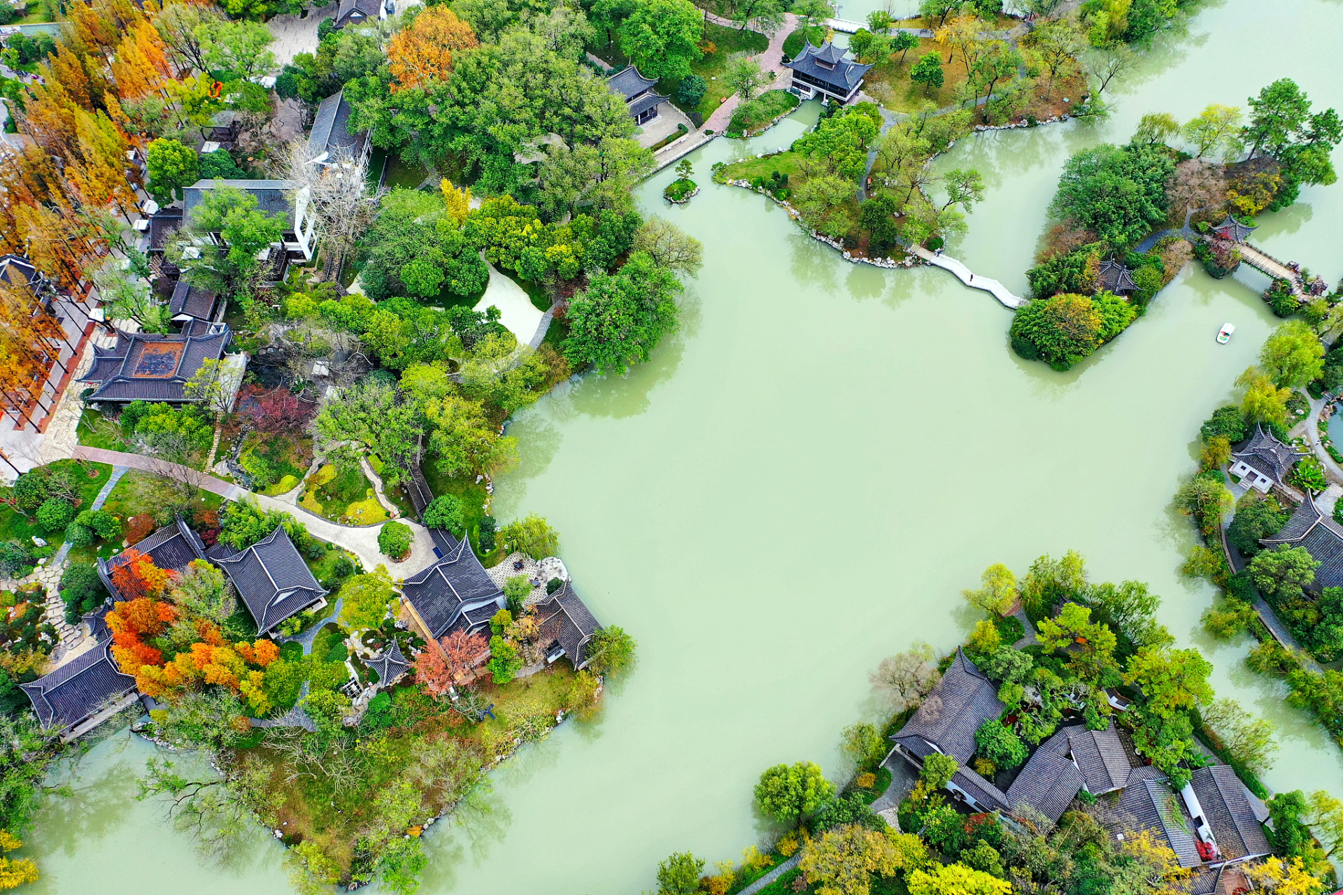 西溪国家湿地公园:西溪国家湿地公园位于浙江省杭州市,是一个美丽的