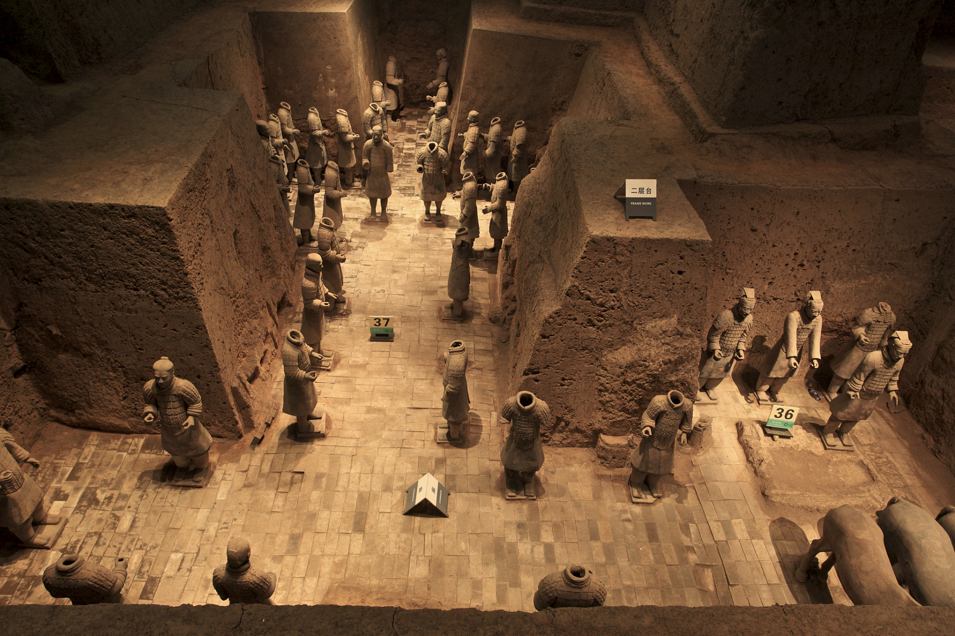 大秦皇陵探索中国历史上最大的皇陵之一,了解秦始皇的故事.