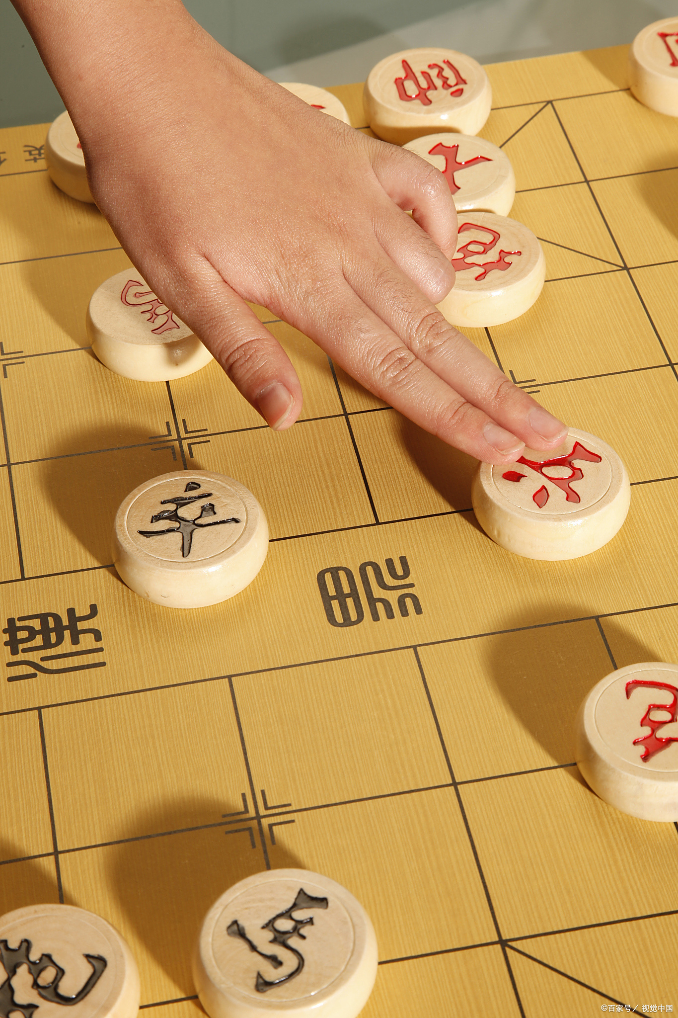 "人生如同棋局,一步失足,满盘皆输,这是令人悲哀之