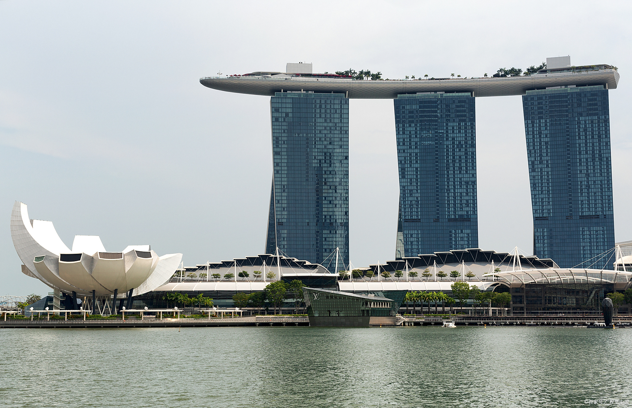 新春年货不打烊# 随着春节的临近,人们开始忙碌起来