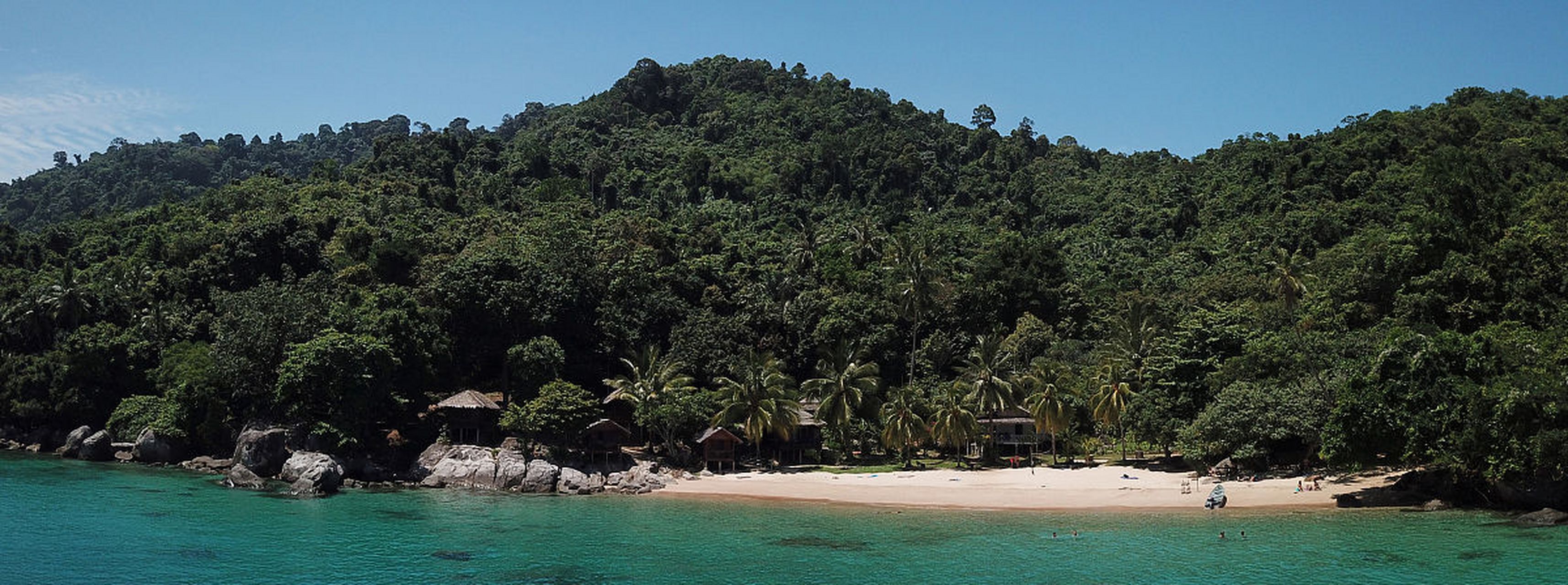 行程: 第一天 - 第三天:巴厘岛(作为起始站) 停留休息和准备物资.