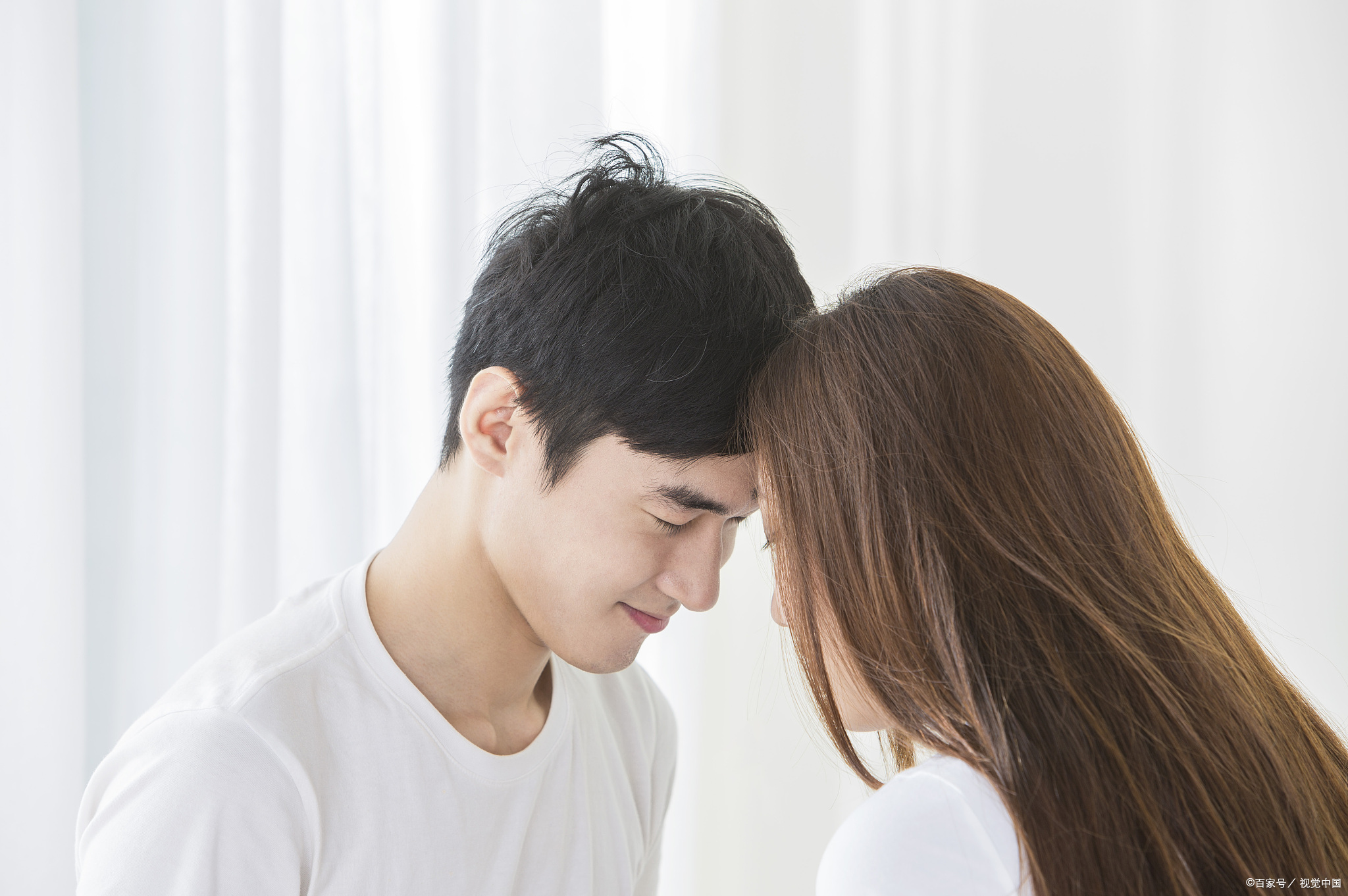 一个男生摸女生的头代表什么意思?