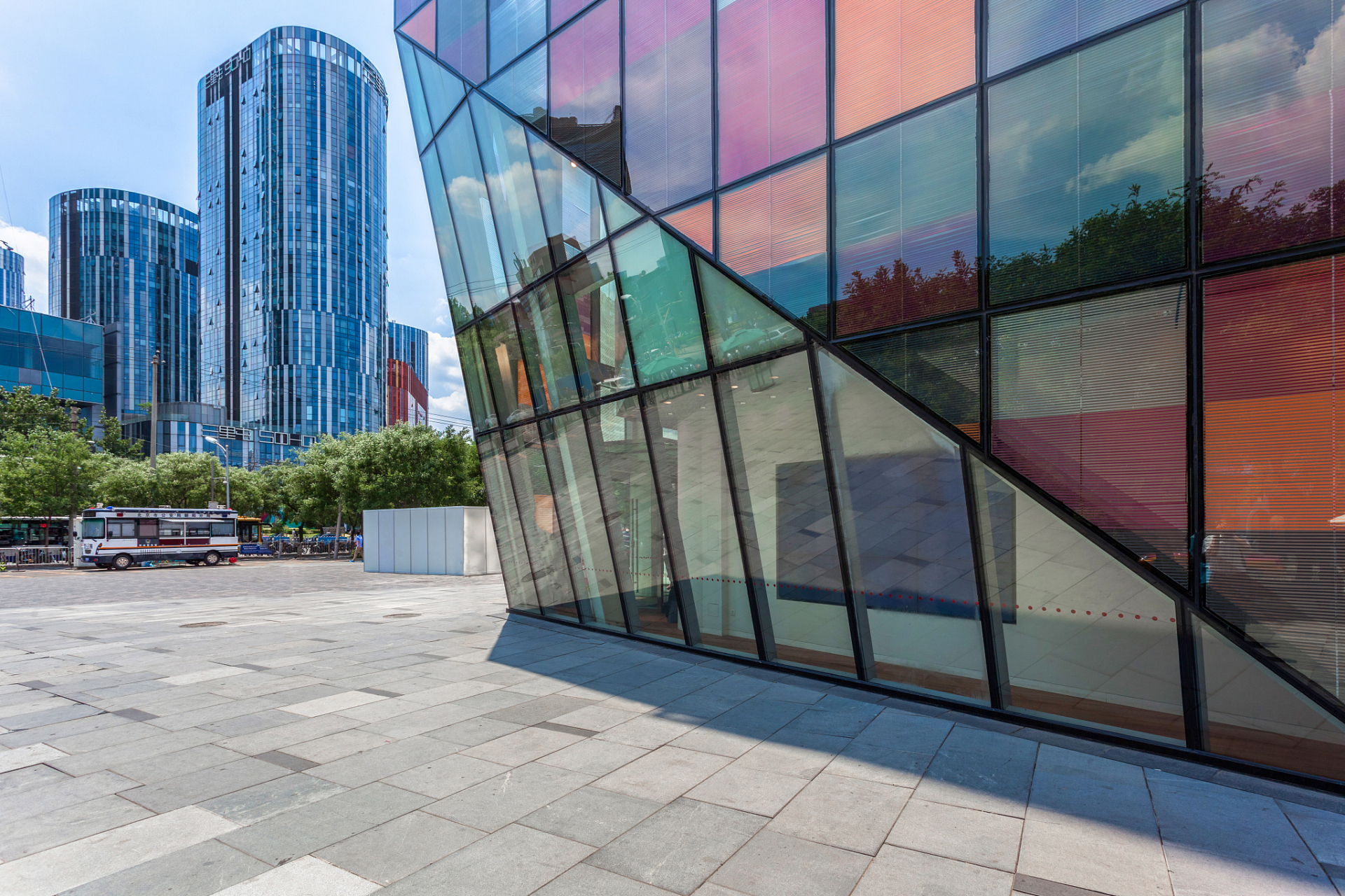 城市大玩家# 太古里简介:  三里屯太古里,英文名taikoo li sanlitun