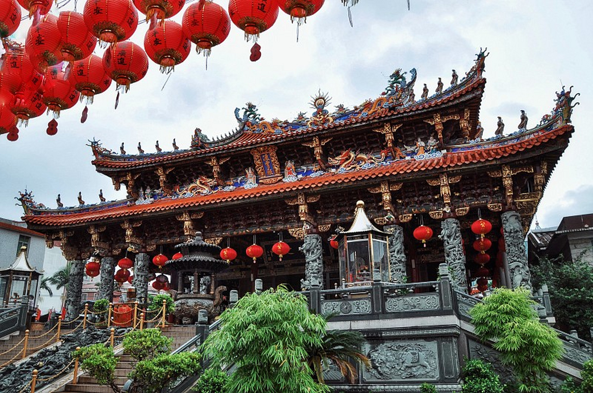 澄迈是世界长寿之乡,有许多值得一游的景点,包括金江,老城,红树湾,金