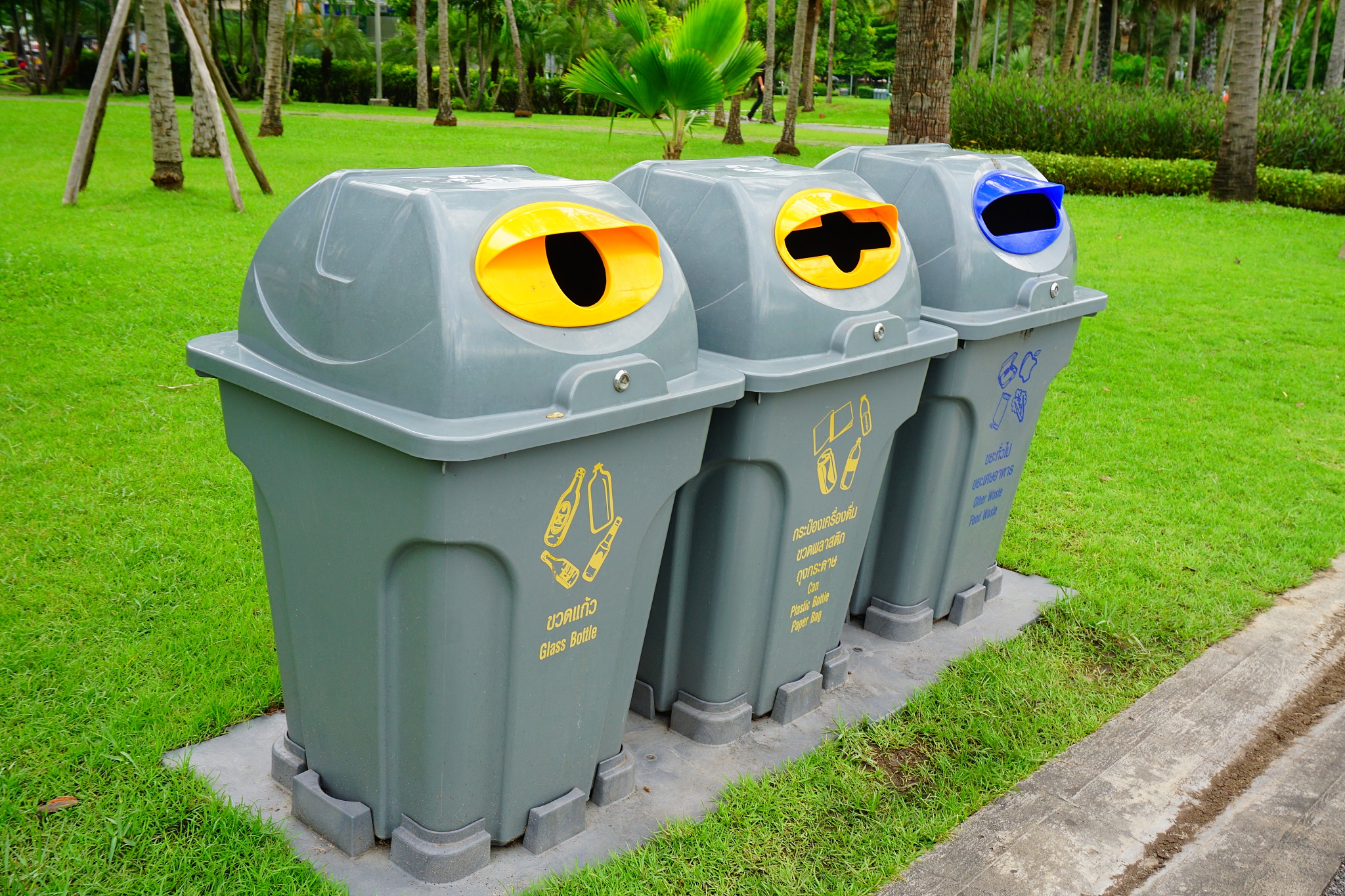 还在用普通垃圾桶?赶快来试试这种新型垃圾桶