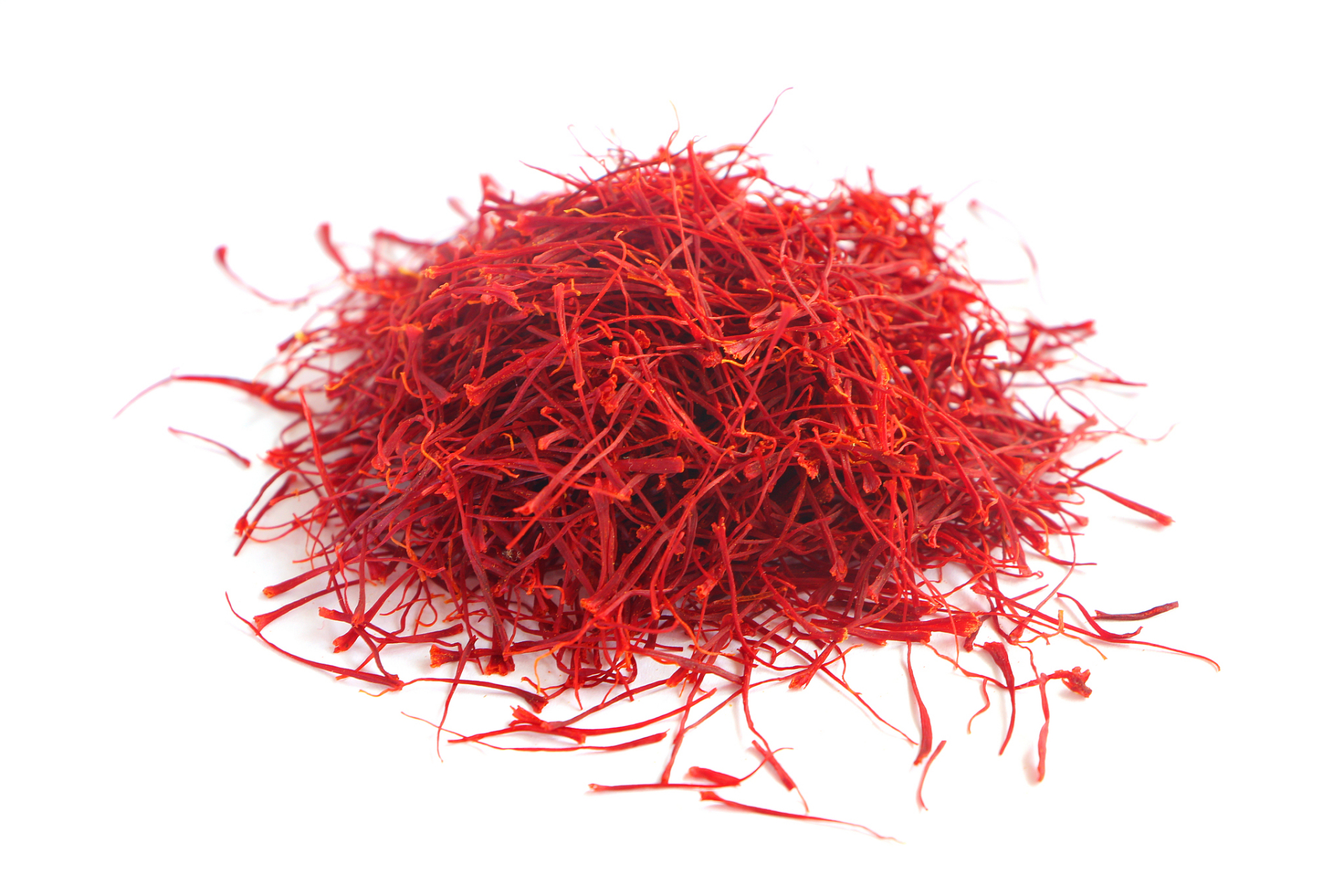 藏红花泡水喝的正确办法 1,当藏红花泡水喝时,咱们取适量的藏红花