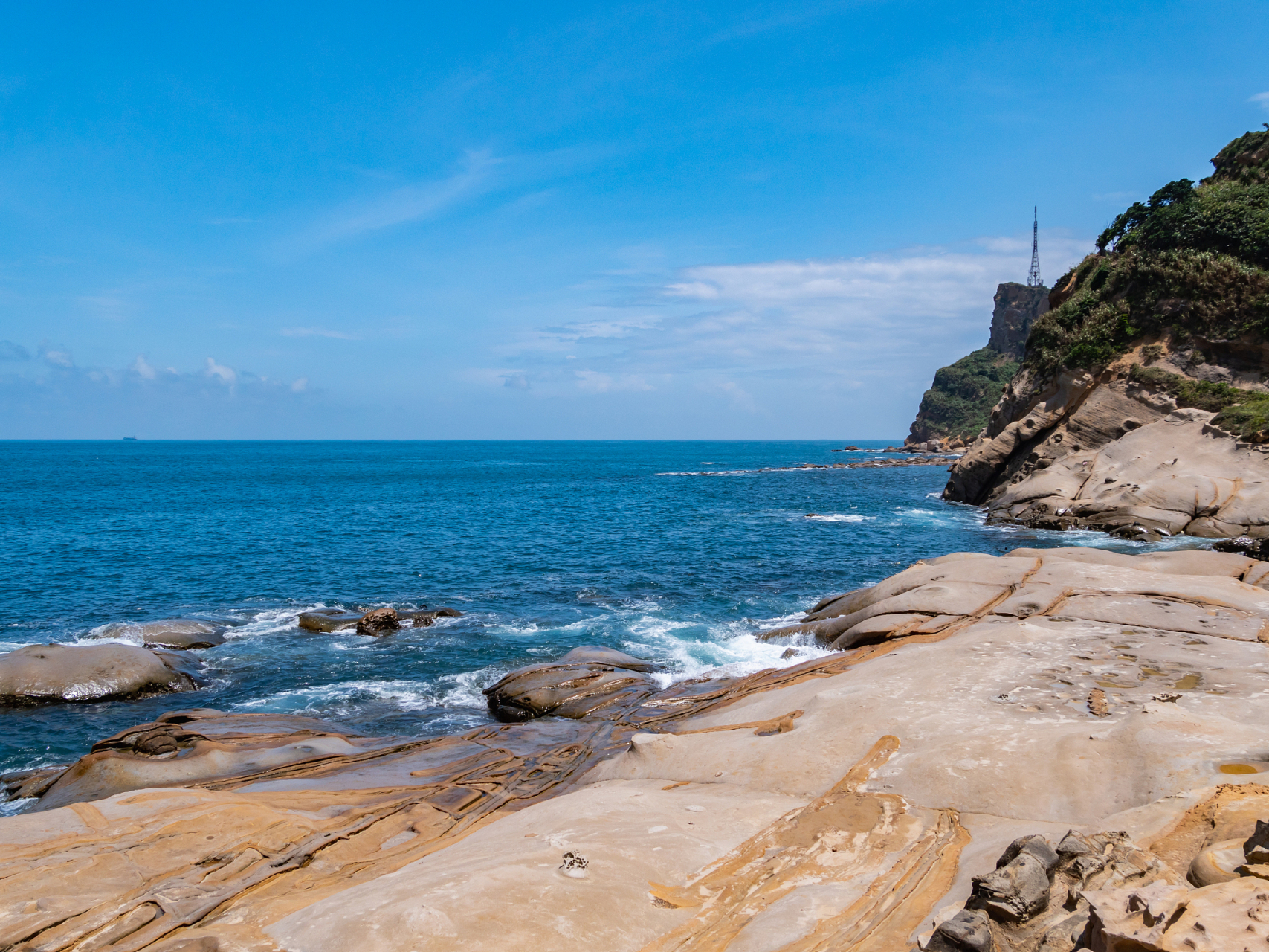 牛郎岗海滨景区,位于太姥山镇东南海湾,距集镇8公里,距宁德核电站5