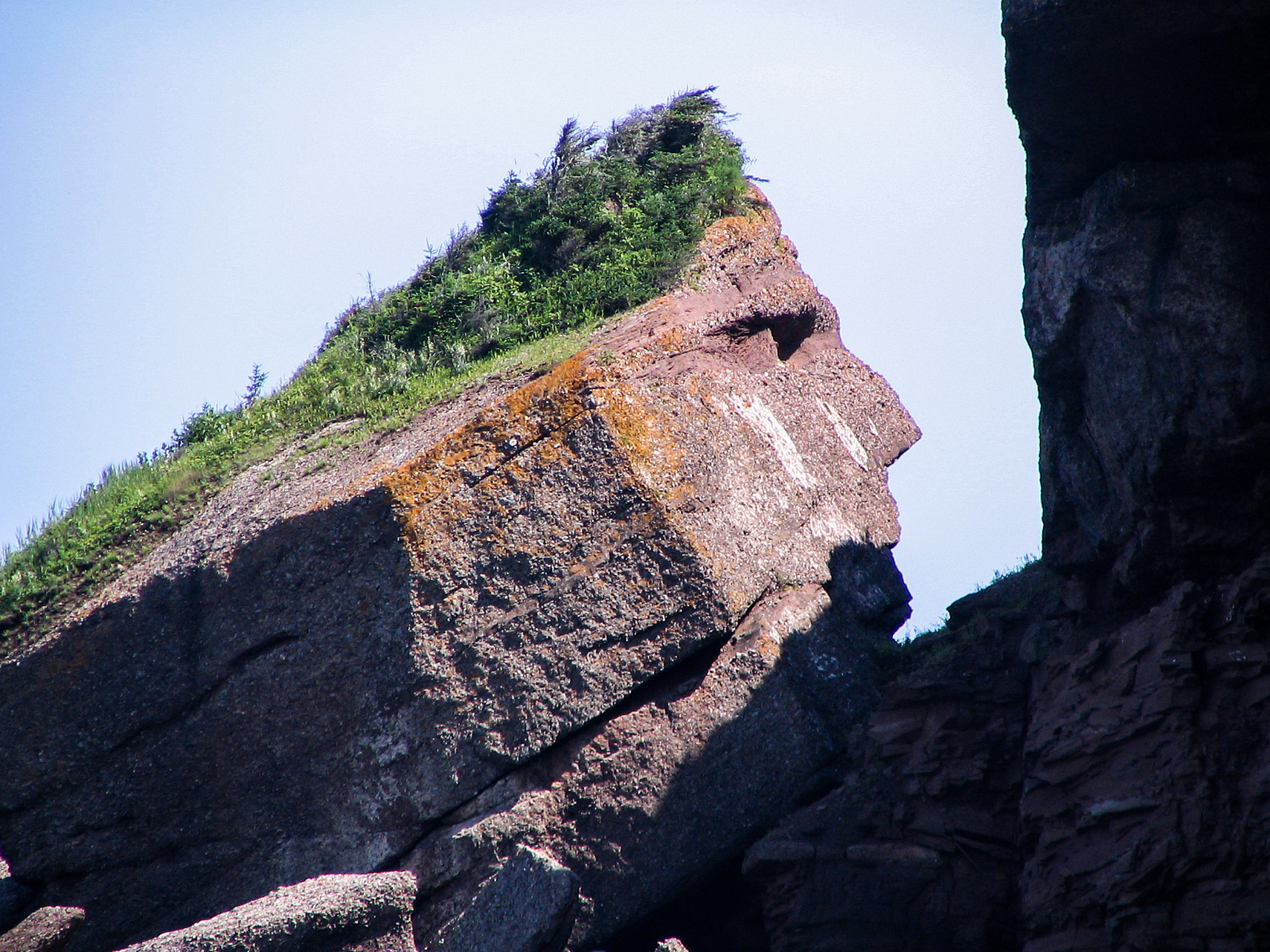河南石人山风景区,地质奇观和自然景观丰富,高耸石峰,神秘石人,瀑布等