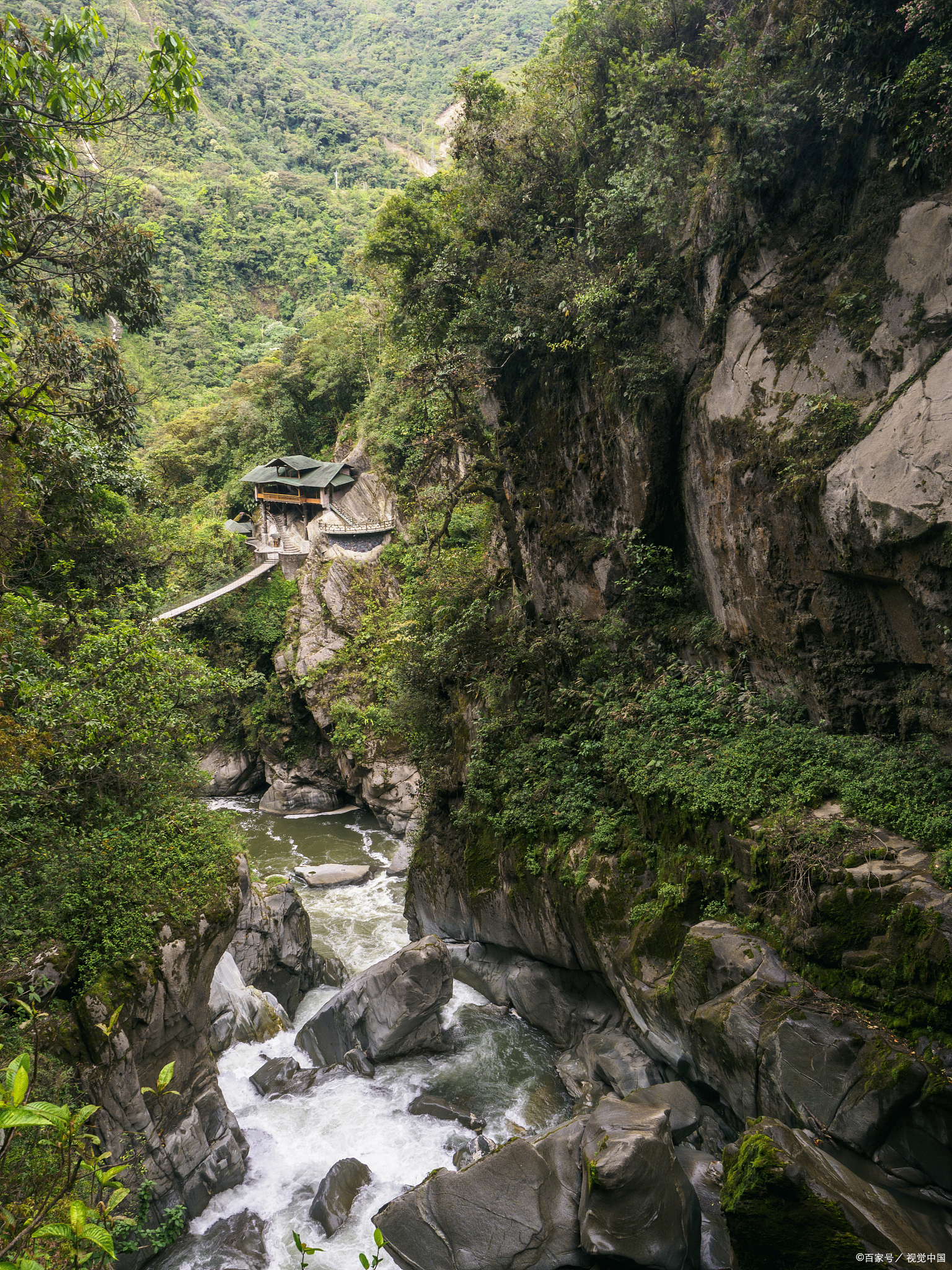 香纸沟:位于贵阳市东北部,是一处有山有水,有石有洞,溪流瀑布,森林