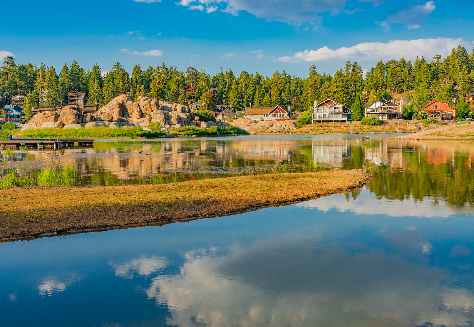 柴河镇是扎兰屯国家级风景名胜区的核心景区,柴河景区分布着七个海拔