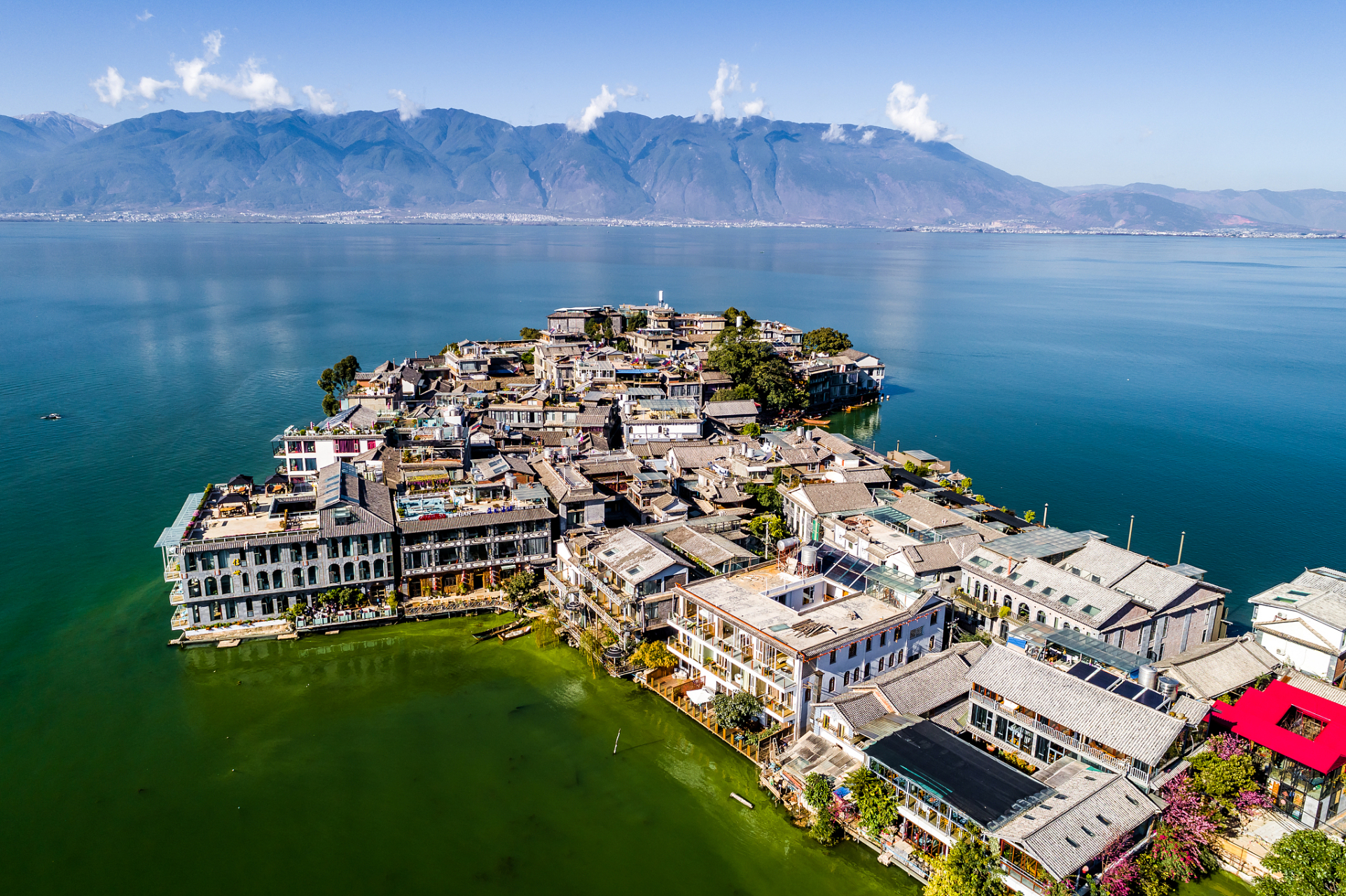 大理州境内的南诏崇圣寺三塔,剑川石宝山石窟,宾川佛教圣地鸡足山