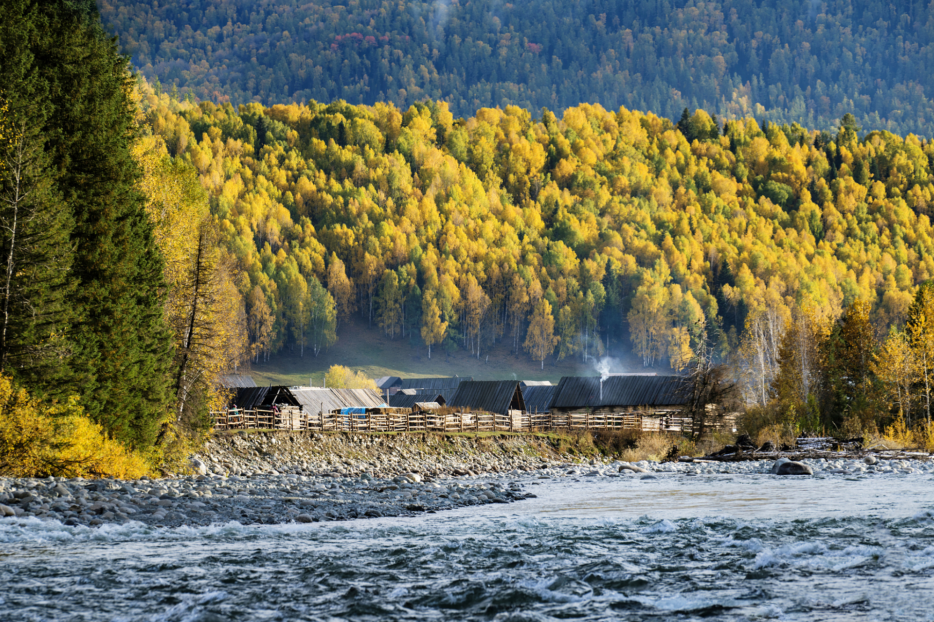 欢迎来到禾木,这个位于中国新疆维吾尔自治区的宝藏城市!