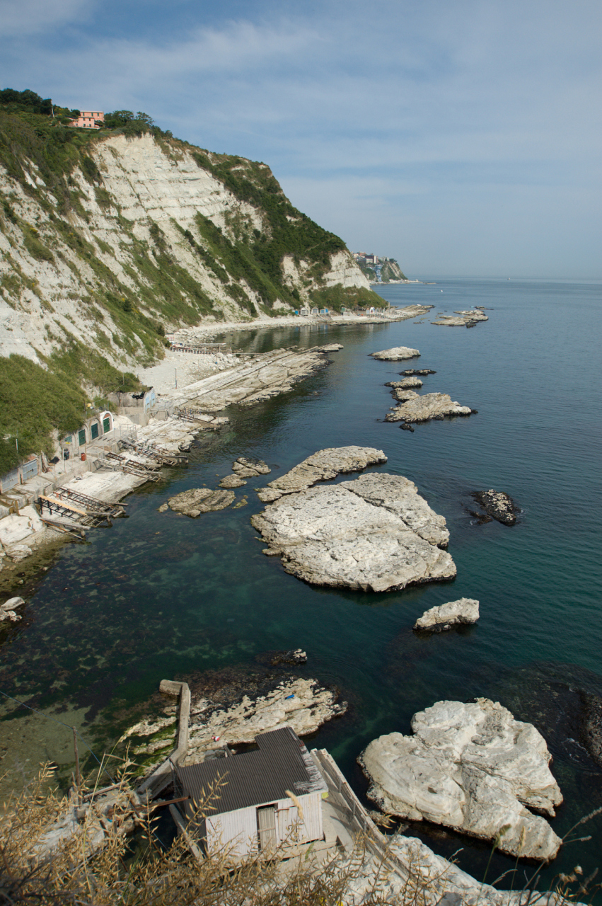 这里曾是唐时的桃花浦,明清时期称为觉华岛.