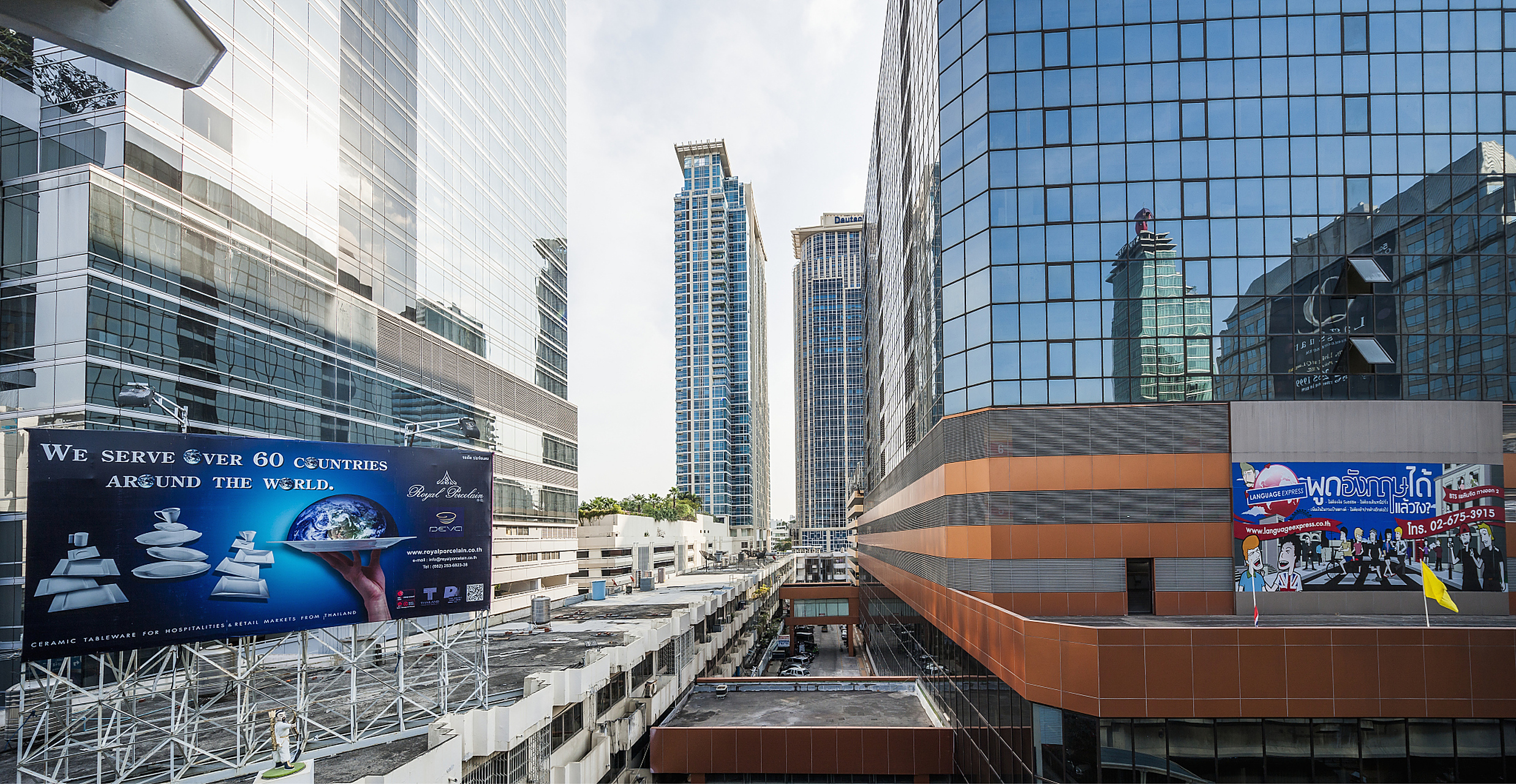 嬉行记# 上海梅龙镇广场是一处具有丰富历史背景和深厚文化底蕴的