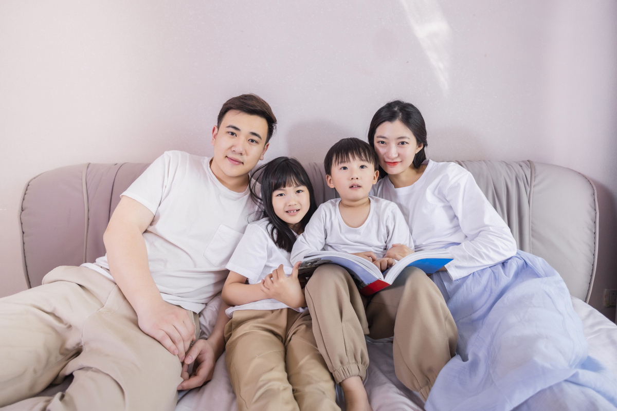 烨磊家庭生活照生成有爸爸妈妈哥哥妹妹的家庭照片小孩时候的家庭合照
