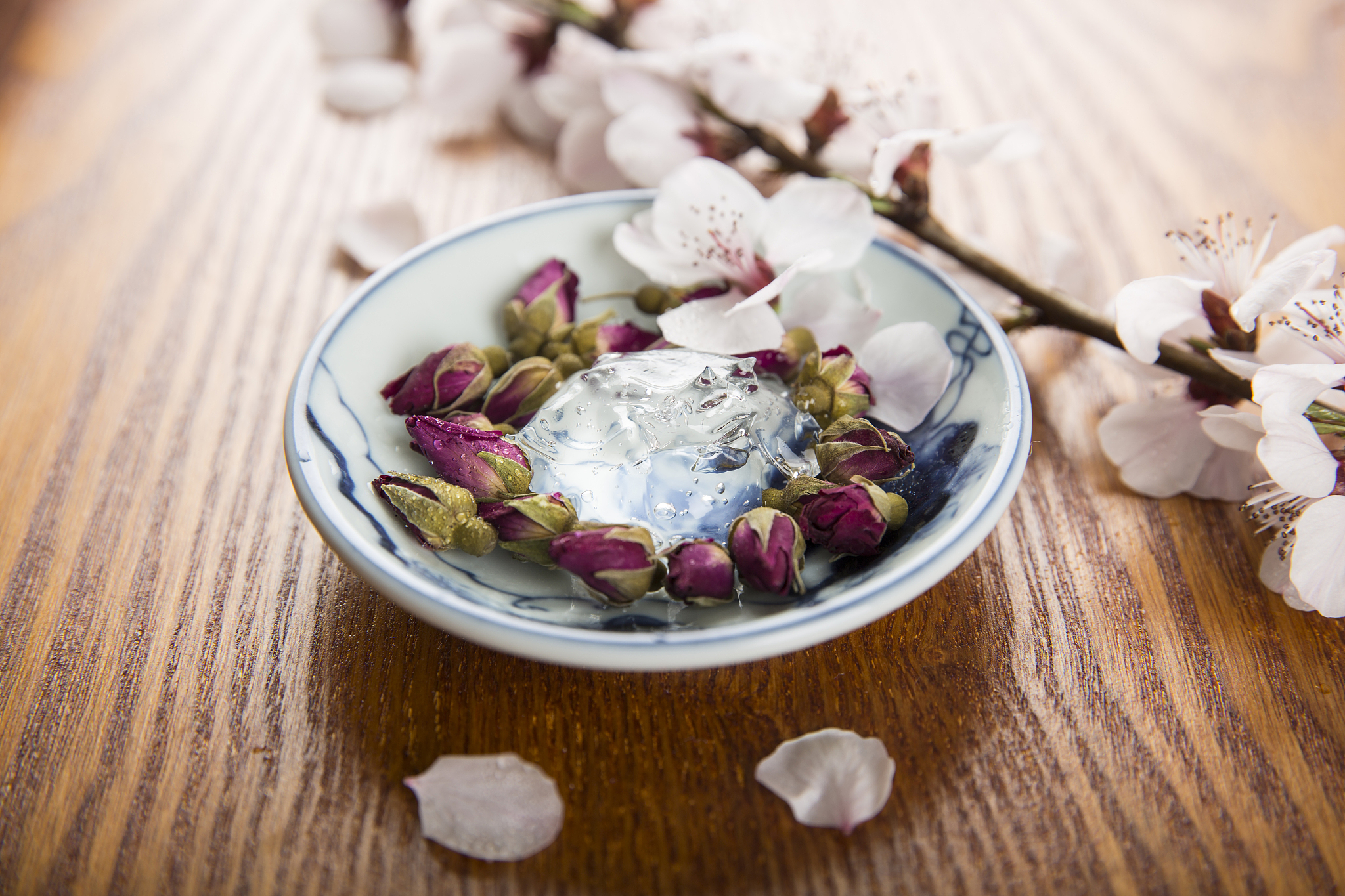 夏季护肤佳品:枸杞绿茶玫瑰,快来试试!