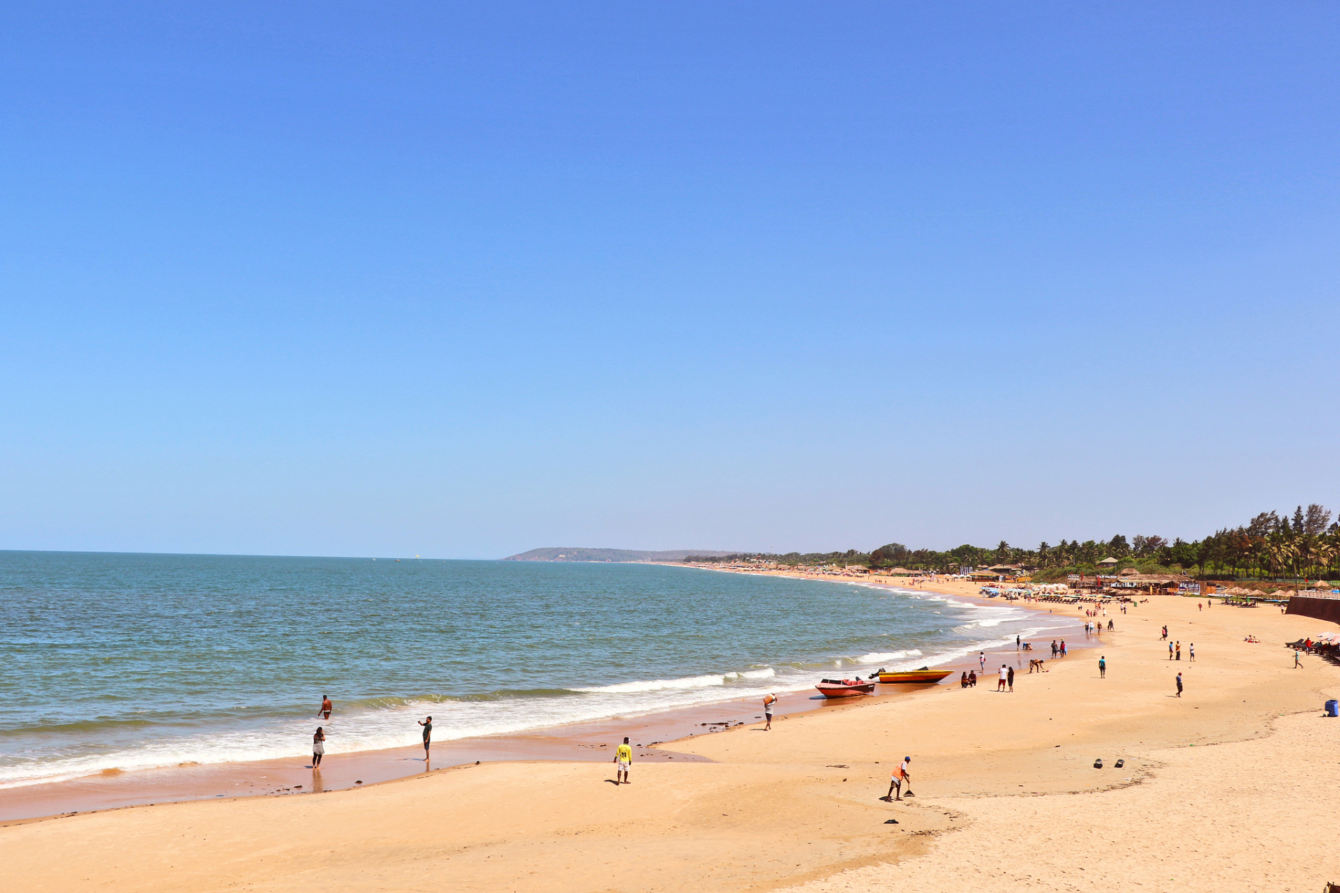 北戴河风景名胜区位于秦皇岛市北戴河区东部沿海区域,这里有广阔的
