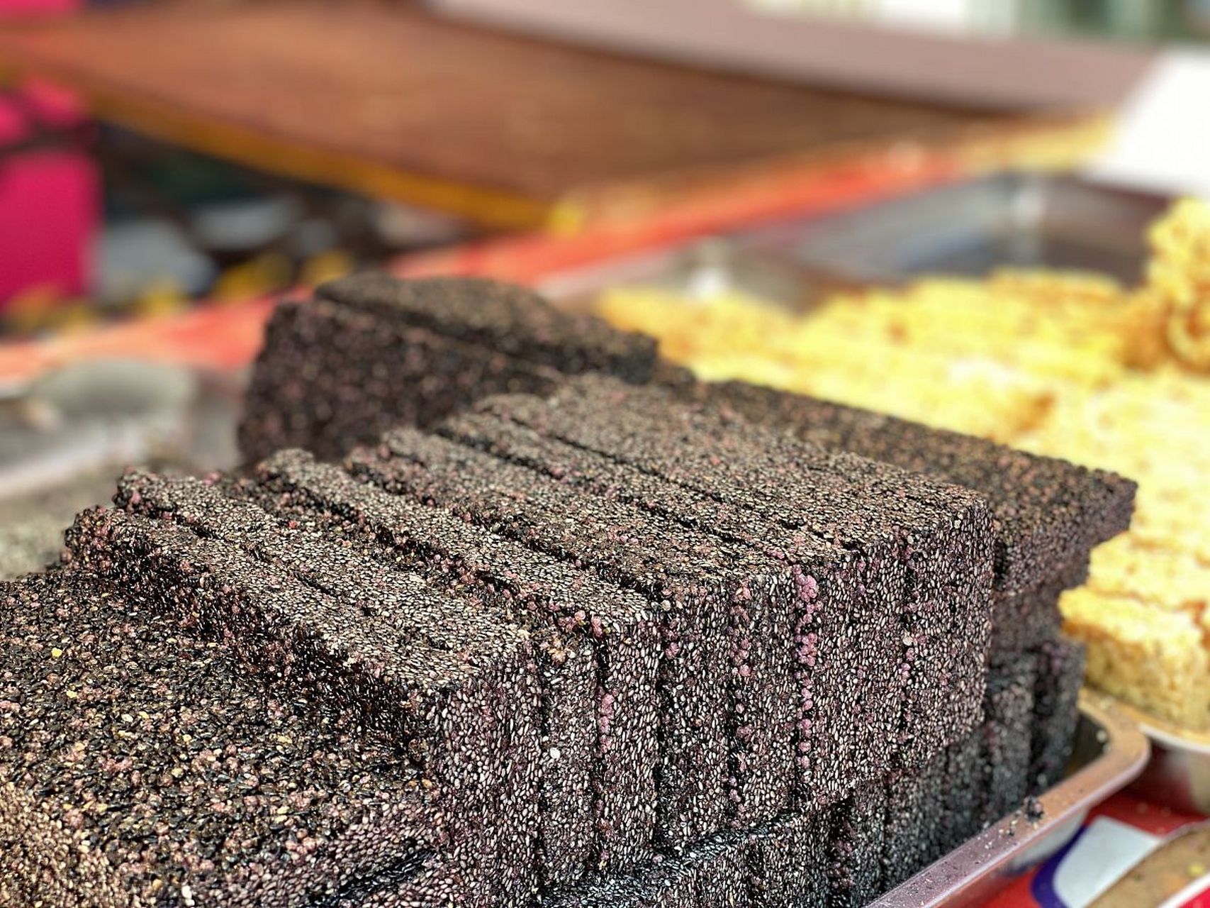 常州芝麻糖,一个承载着五千年历史的传统美食,以其独特的口感和深厚的