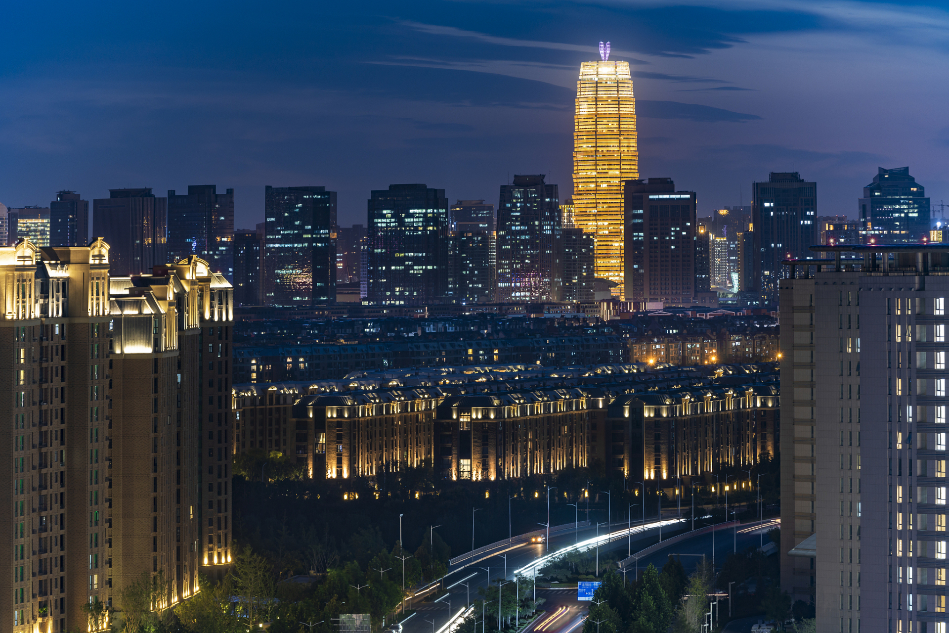 无论你是喜欢文化,美食还是夜景,郑州的夜晚都能满足你的需求.