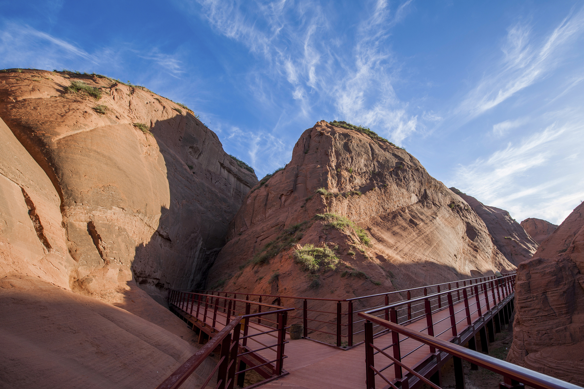 桑干河大峡谷内的岩石是我们生活中很常见的物质,无论是建筑物,山川