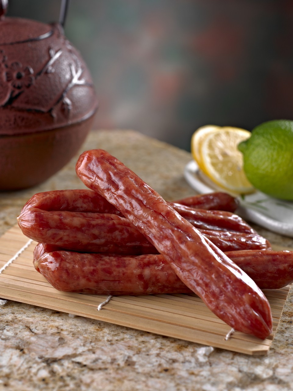 广式腊肠是一种传统的中式食品,尤其在广东地区备受欢迎.