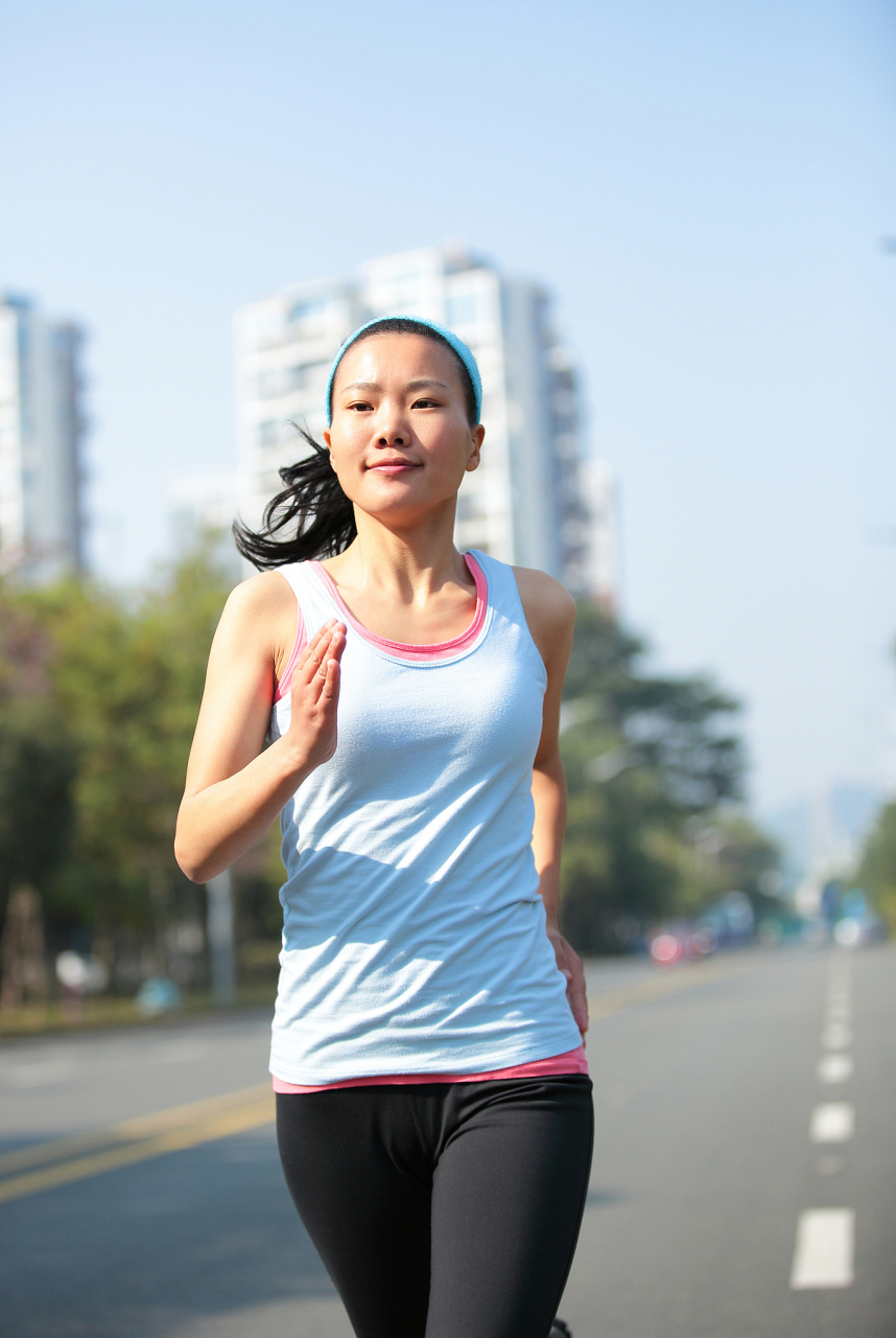 跑步# #跑者说# 爱跑步的女生通常都很阳光,因为她们懂得运动的捍处