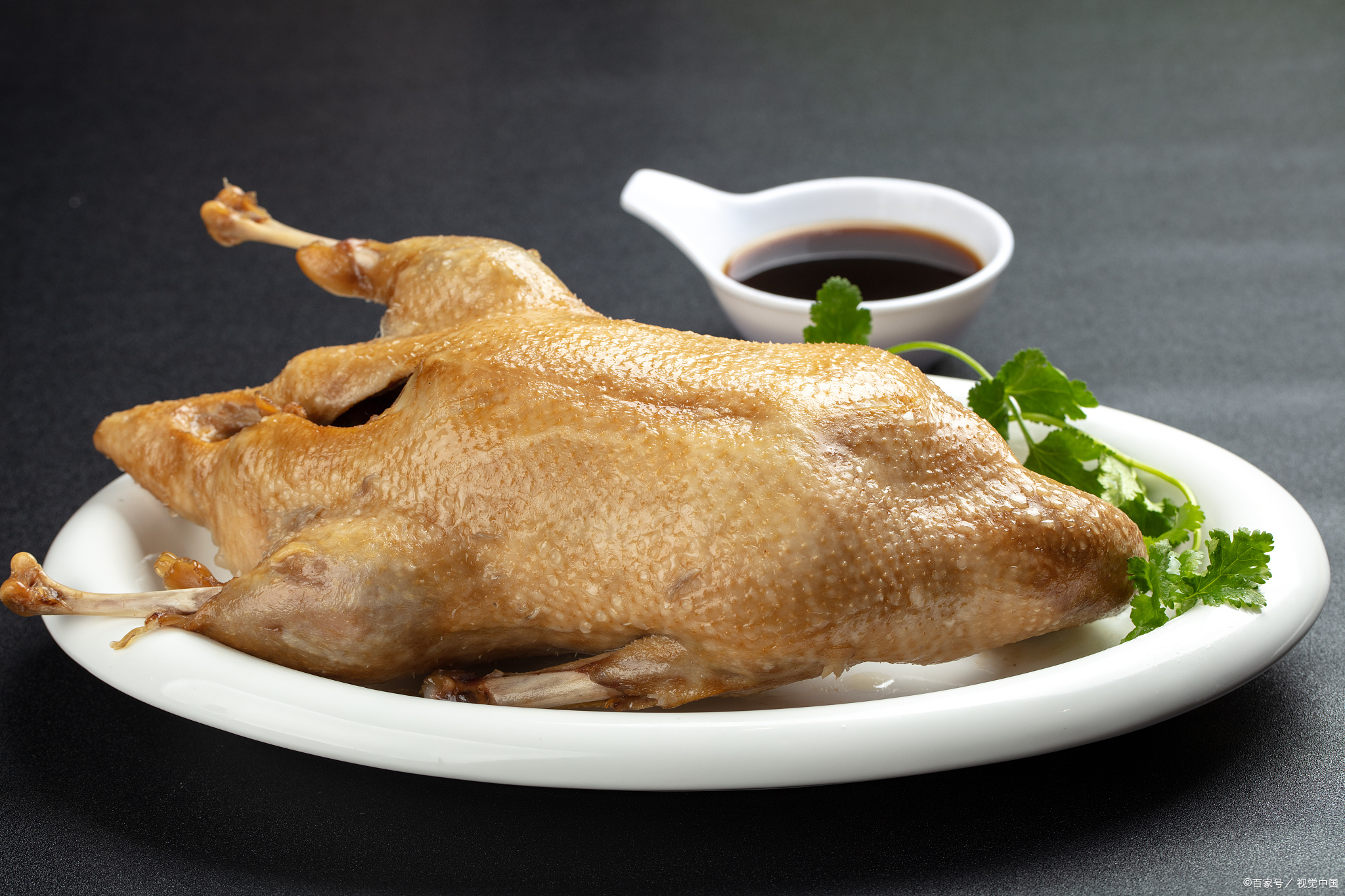 粤菜经典再现:白切鹅的正宗做法及美食菜谱全攻略!