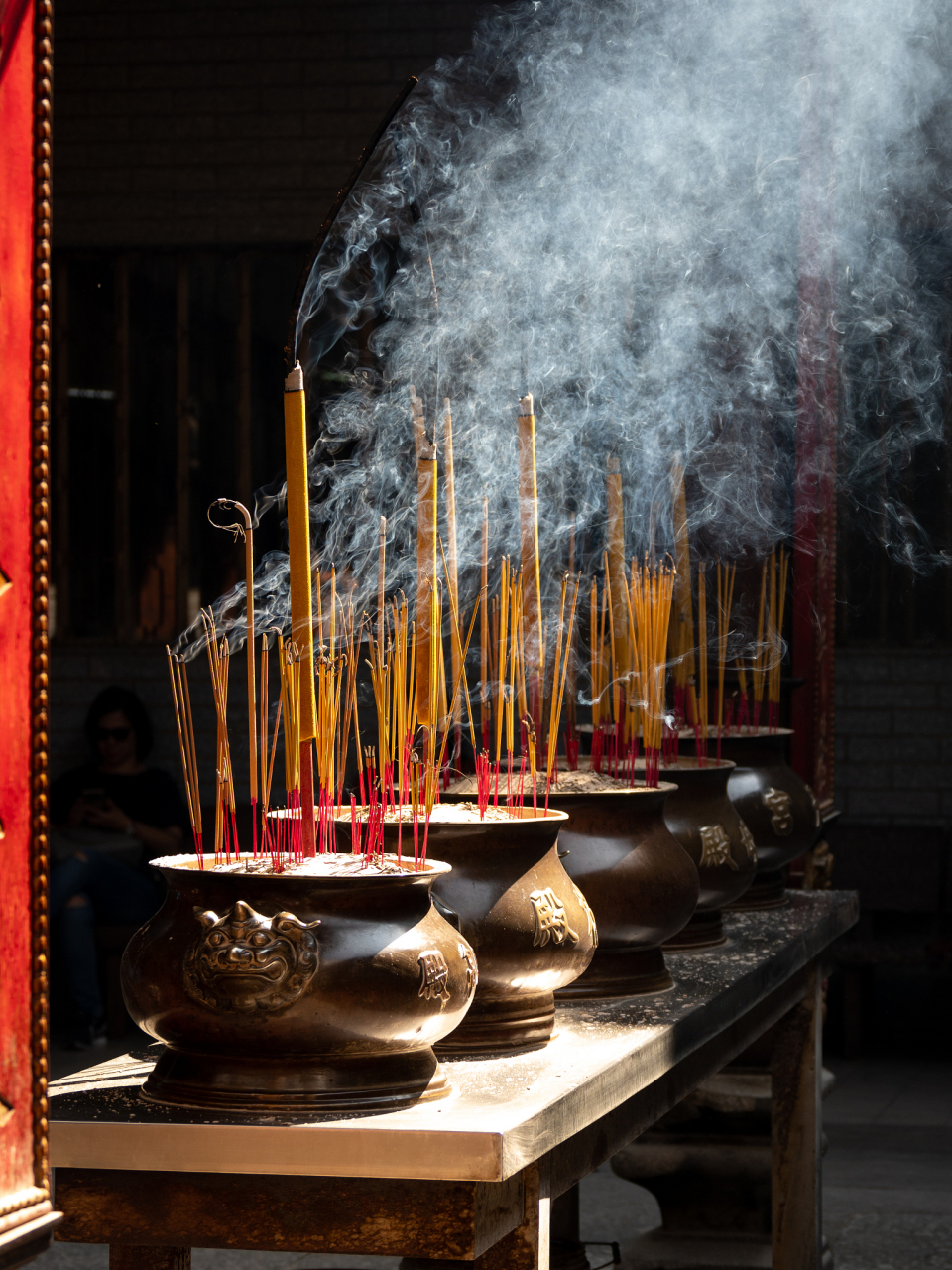 上香作为一个传统文化活动,已经流传了几千年.