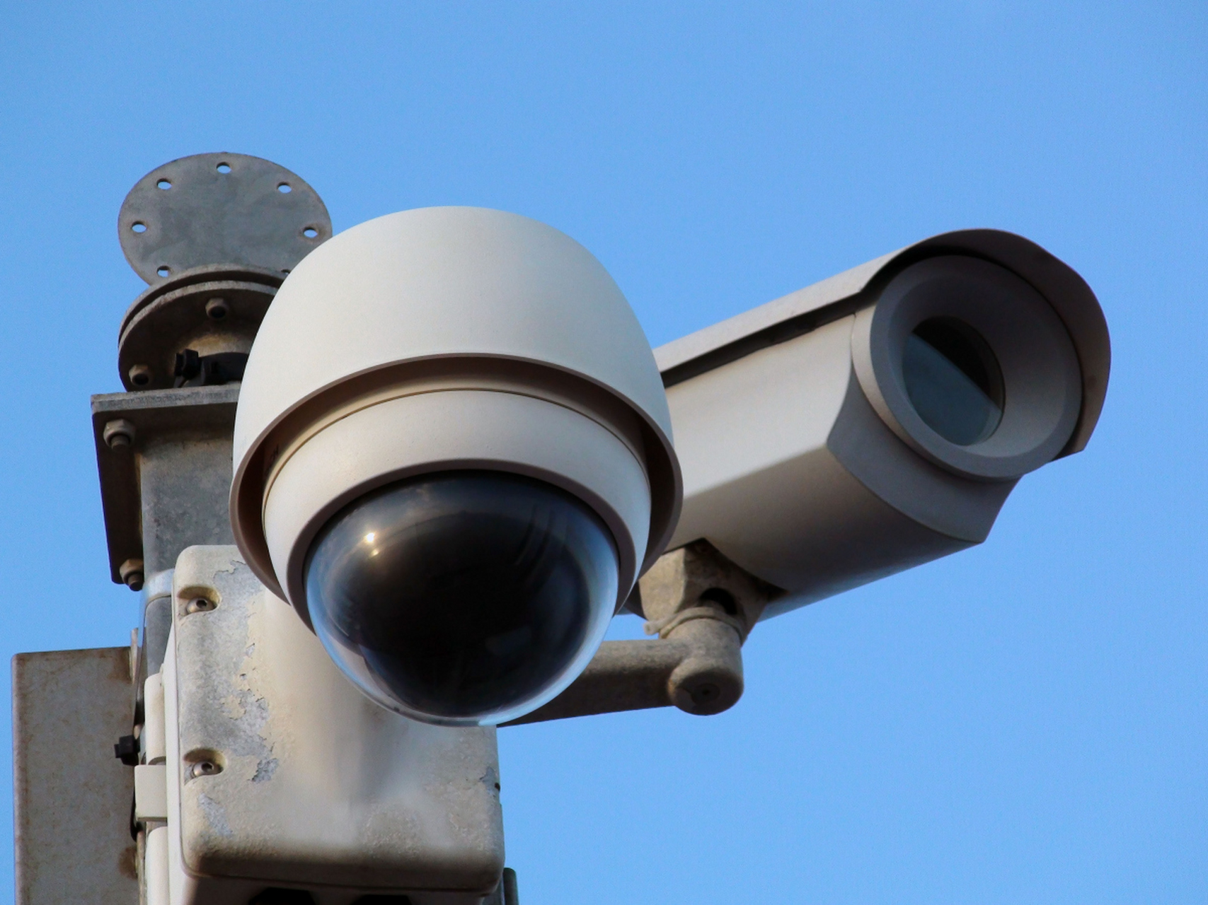 监控摄像头的视野范围和技术参数影响其性能.