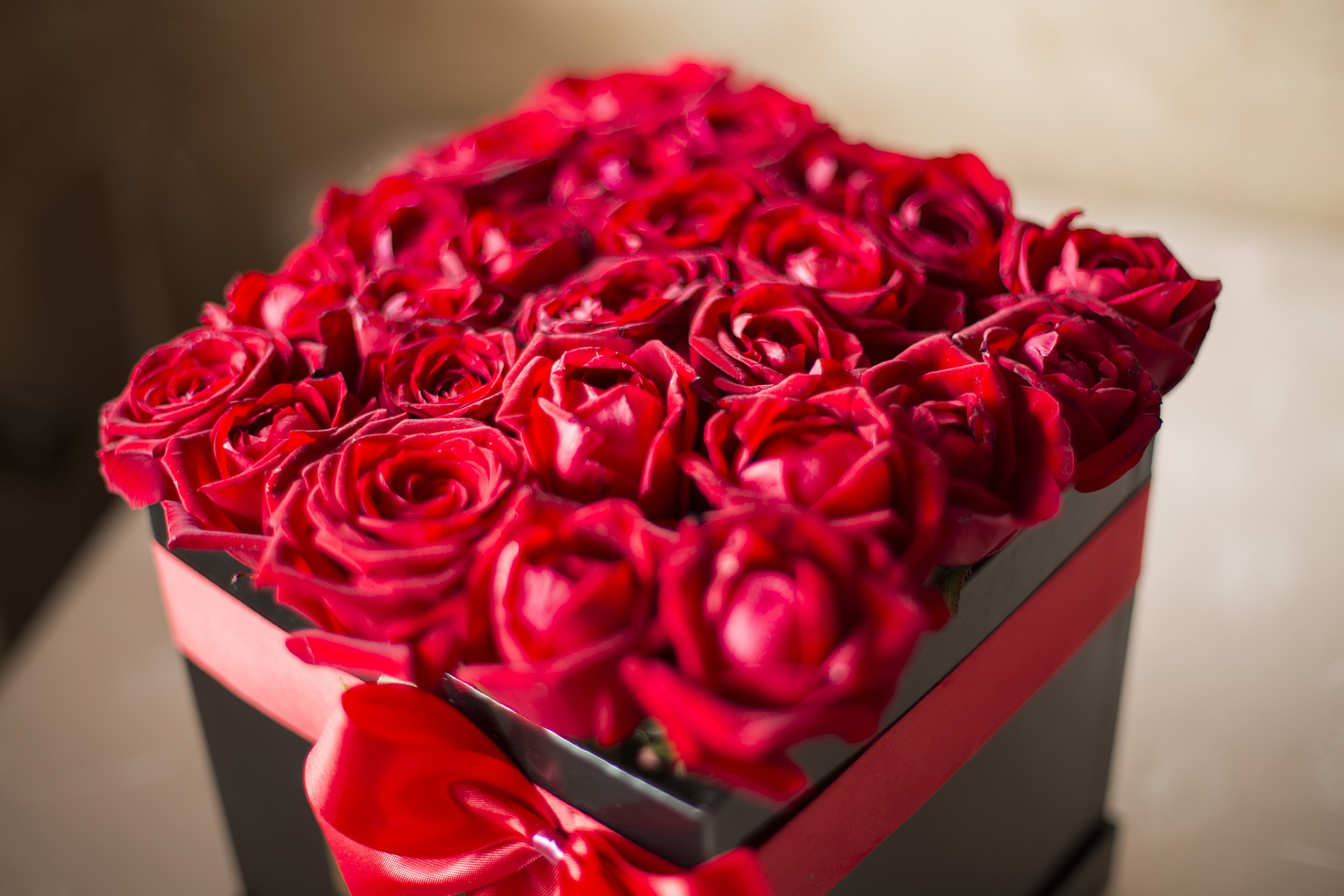 买花男子又给了跑腿一个美女信息,跑腿送去后人家美女还是不要.