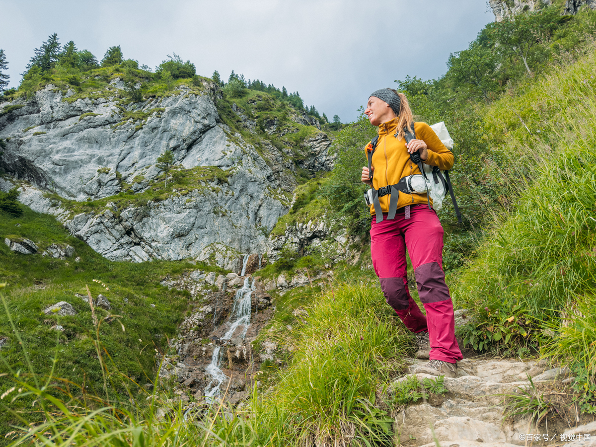 上个周末和朋友去爬山,爬到半山腰时我突然意识到:这次居然没有像以前