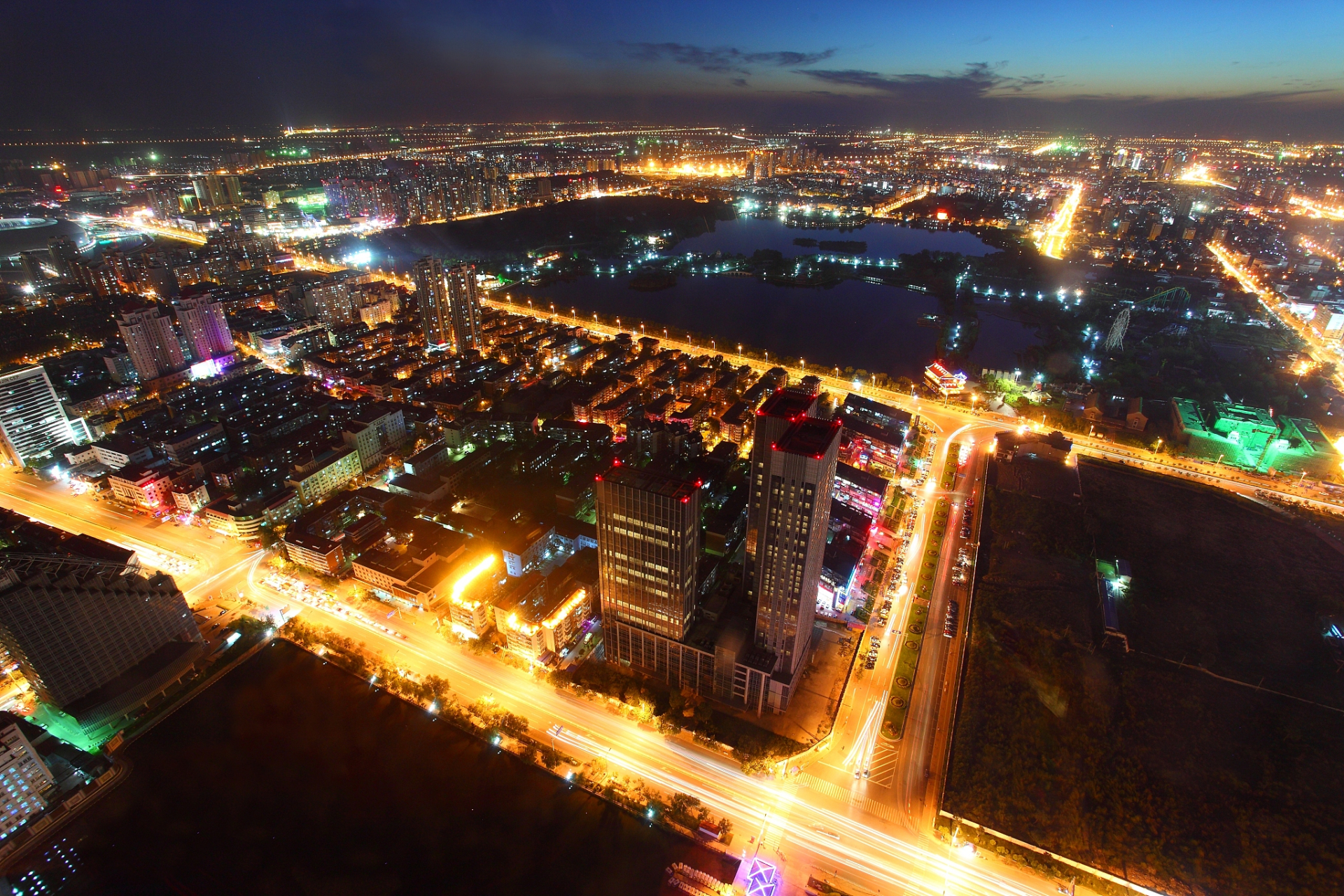 下面,我将从多个角度来介绍唐山市最美的夜景点,让大家更好地了解这些