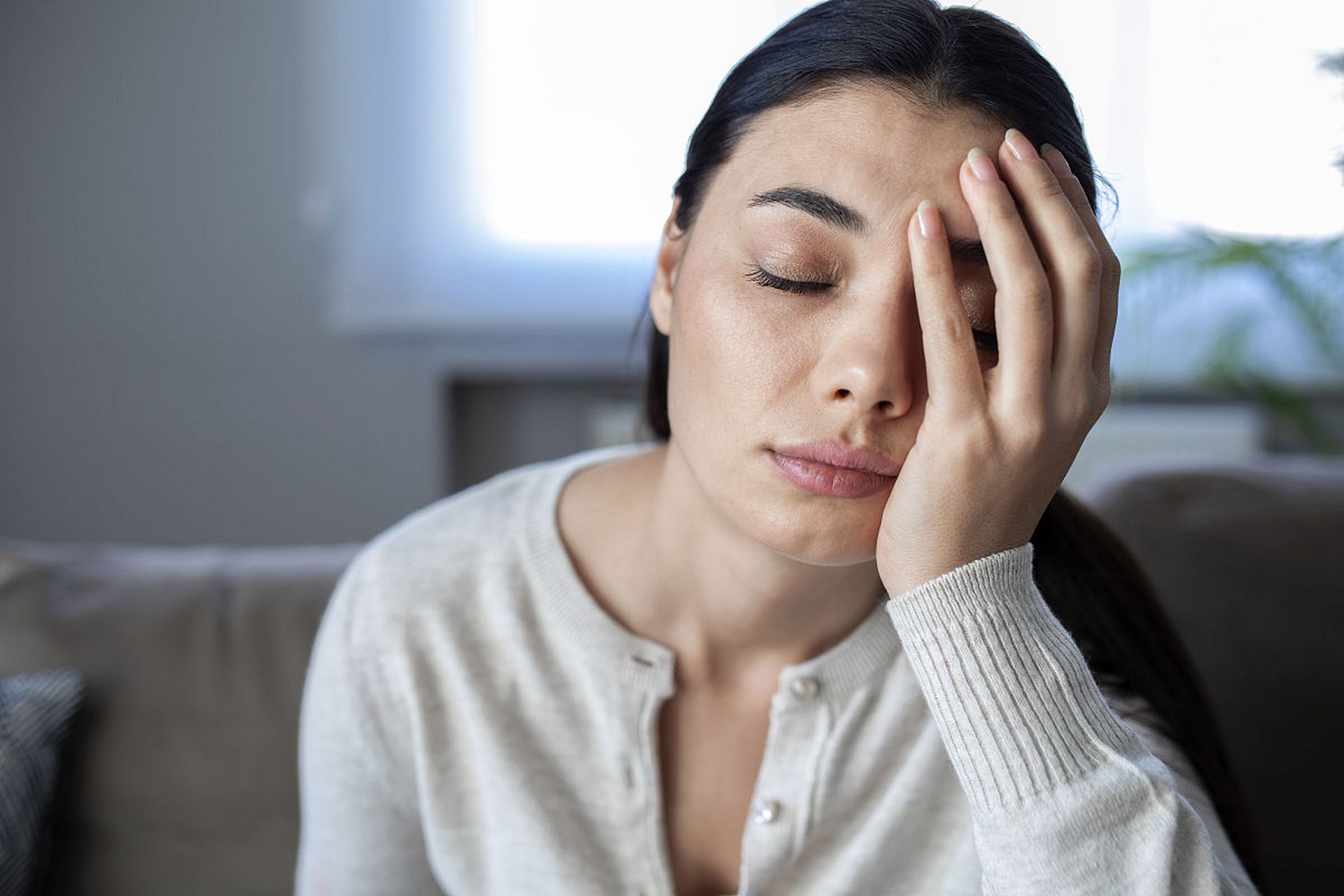 乏力疲倦:气血不足会导致身体无力感和疲劳感增加,即使休息充足也