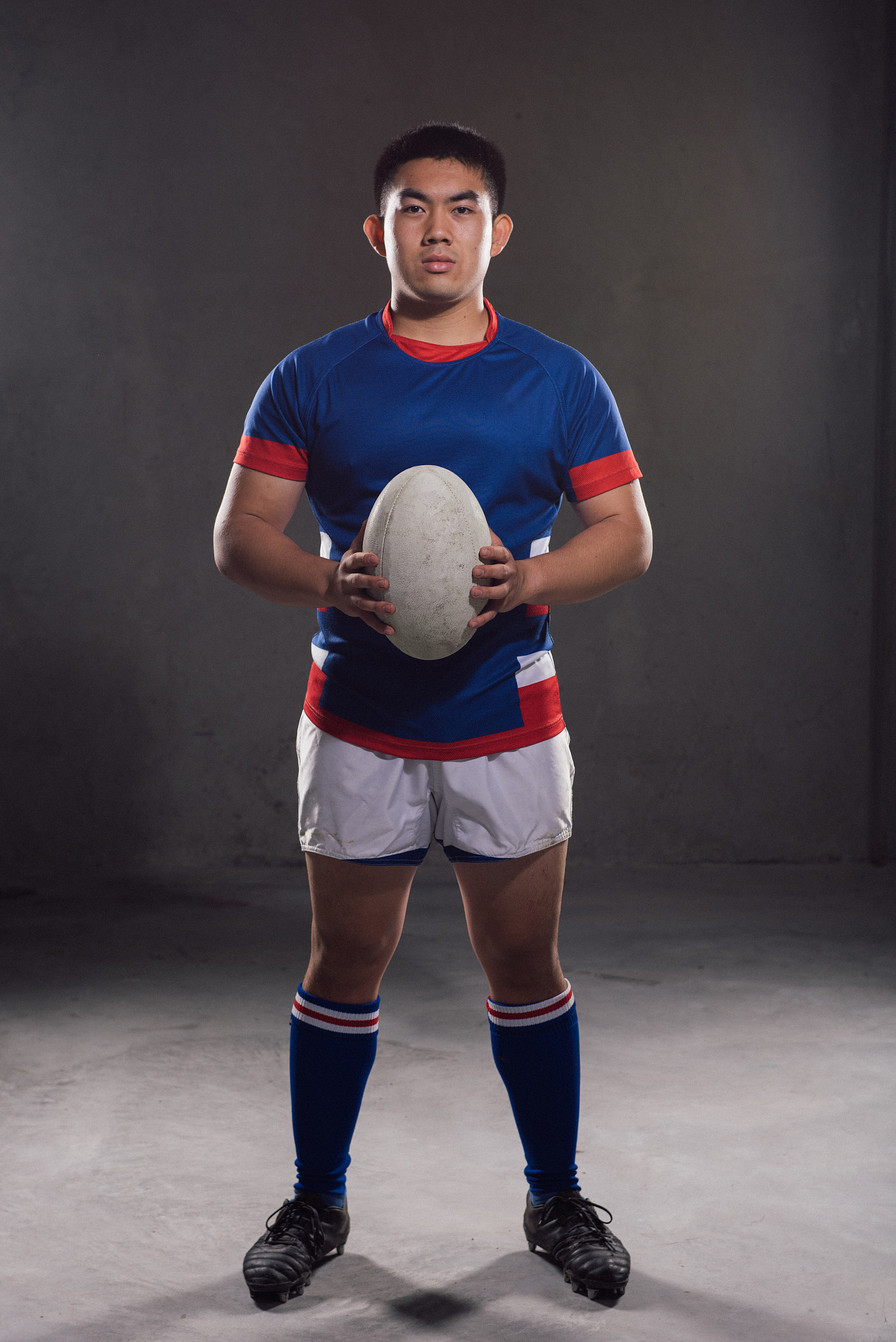 **    当谷爱凌晒出锁骨骨折的x光片时,评论区瞬间分成两派