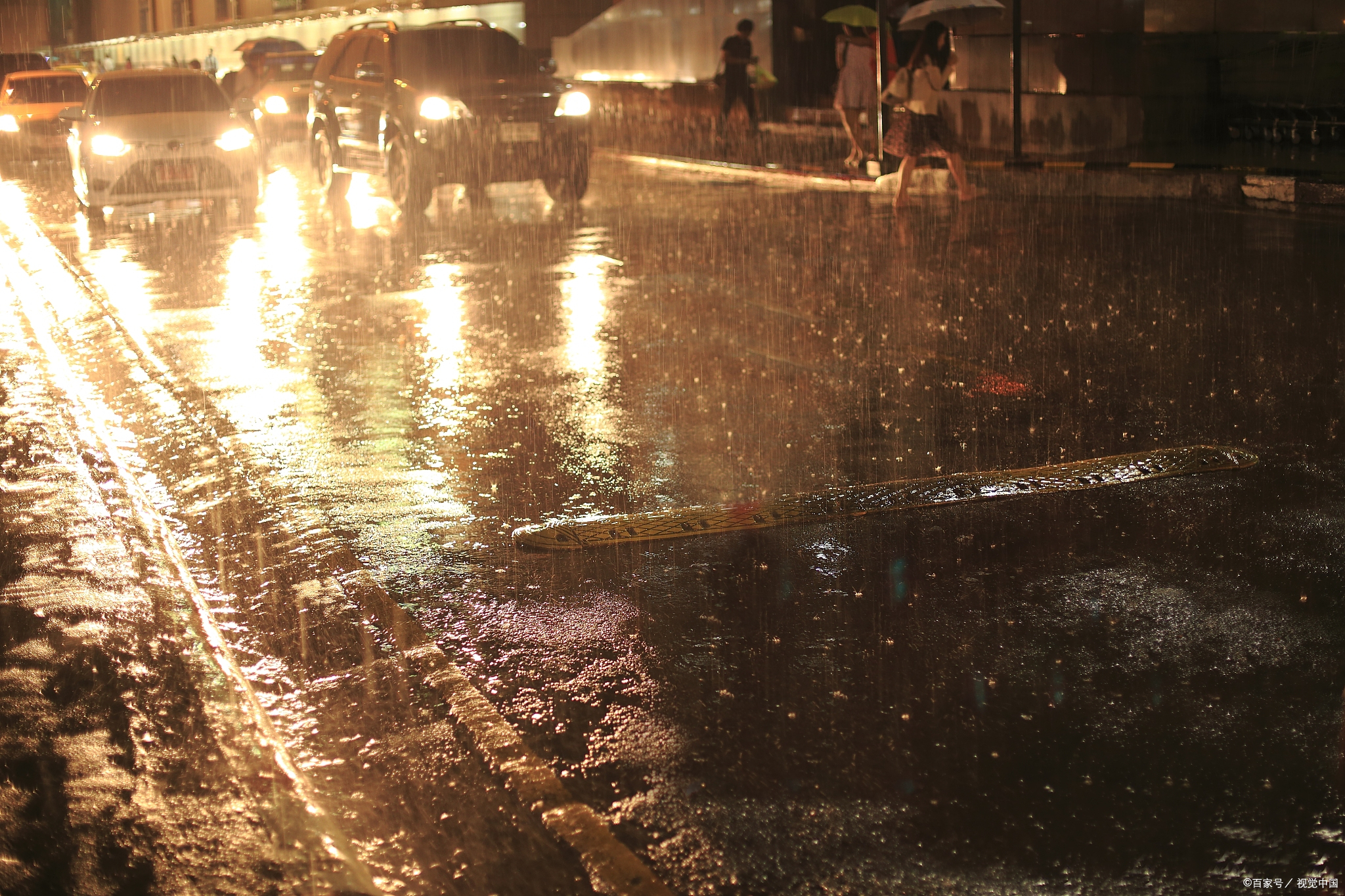 下大雨伤感图片