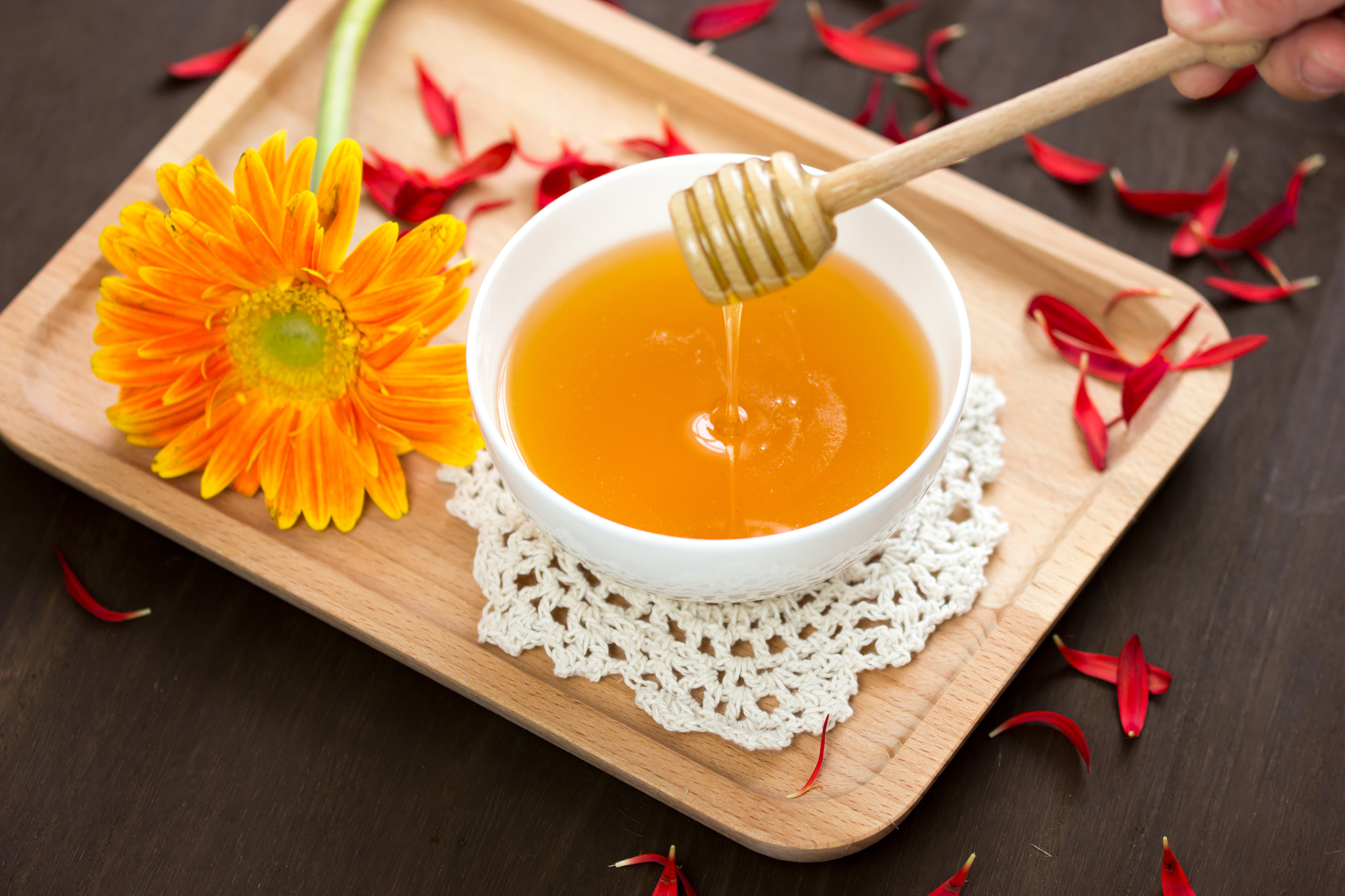 蜂蜜水跟什么一起吃好(蜂蜜水和什么一起喝) 蜂蜜水跟什么一起吃好(蜂蜜水和什么一起喝)