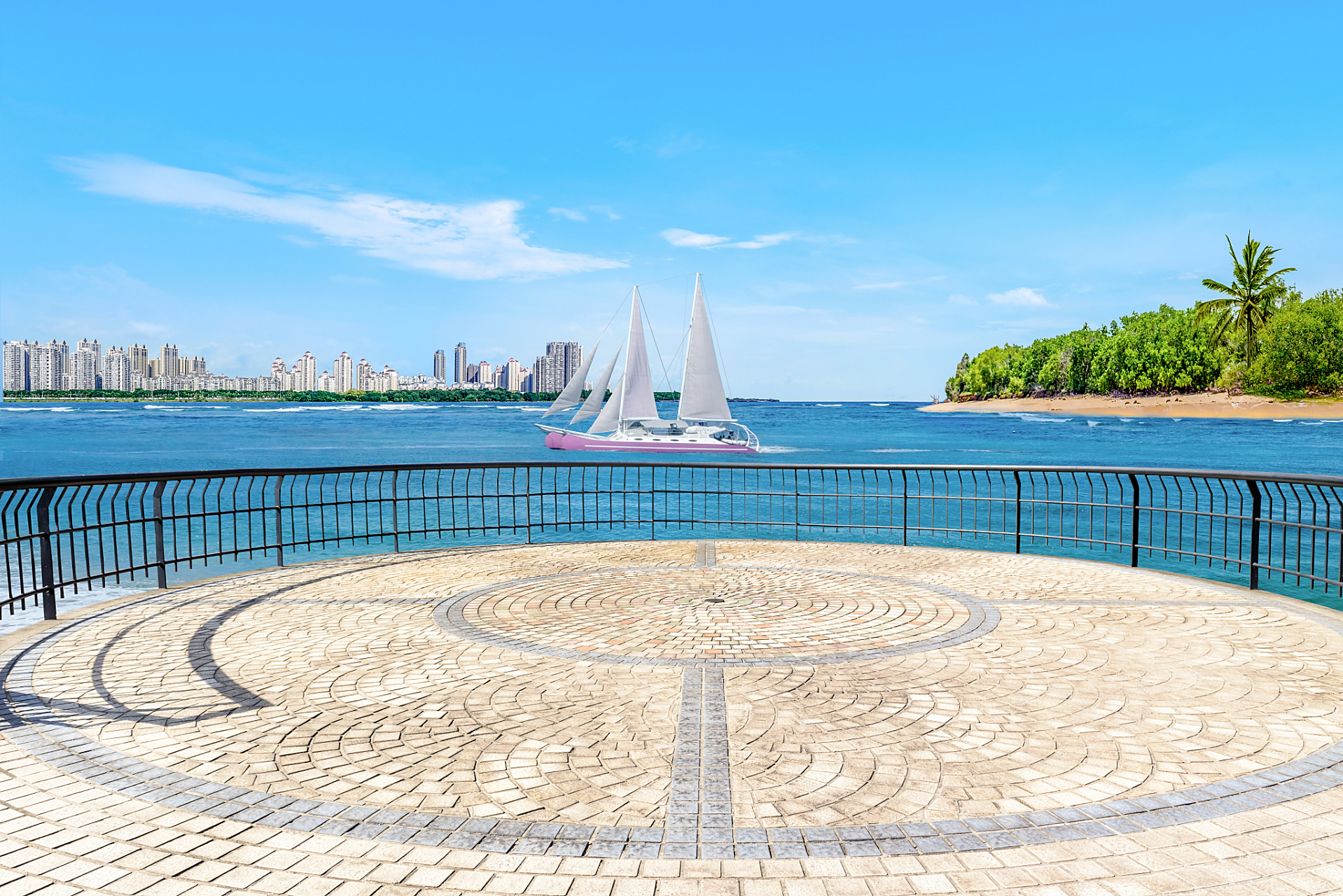 嬉行记# 北海北海海景广场是位于北海市中心的一个重要景点,被誉握忖