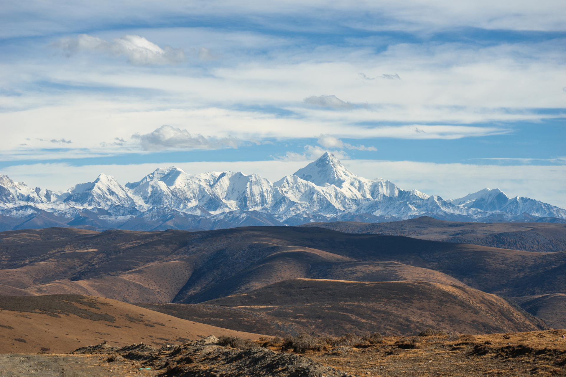 贡嘎山国家级风景名胜区,以其独特的康巴文化和木雅文化而闻名遐迩.