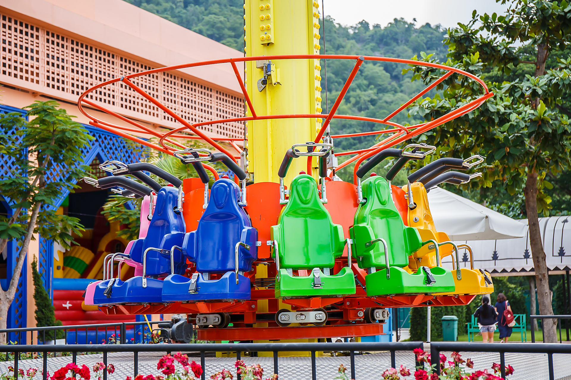 福建天柱山欢乐大世界,坐落在漳州市长泰县天柱山国家森林公园内,占地